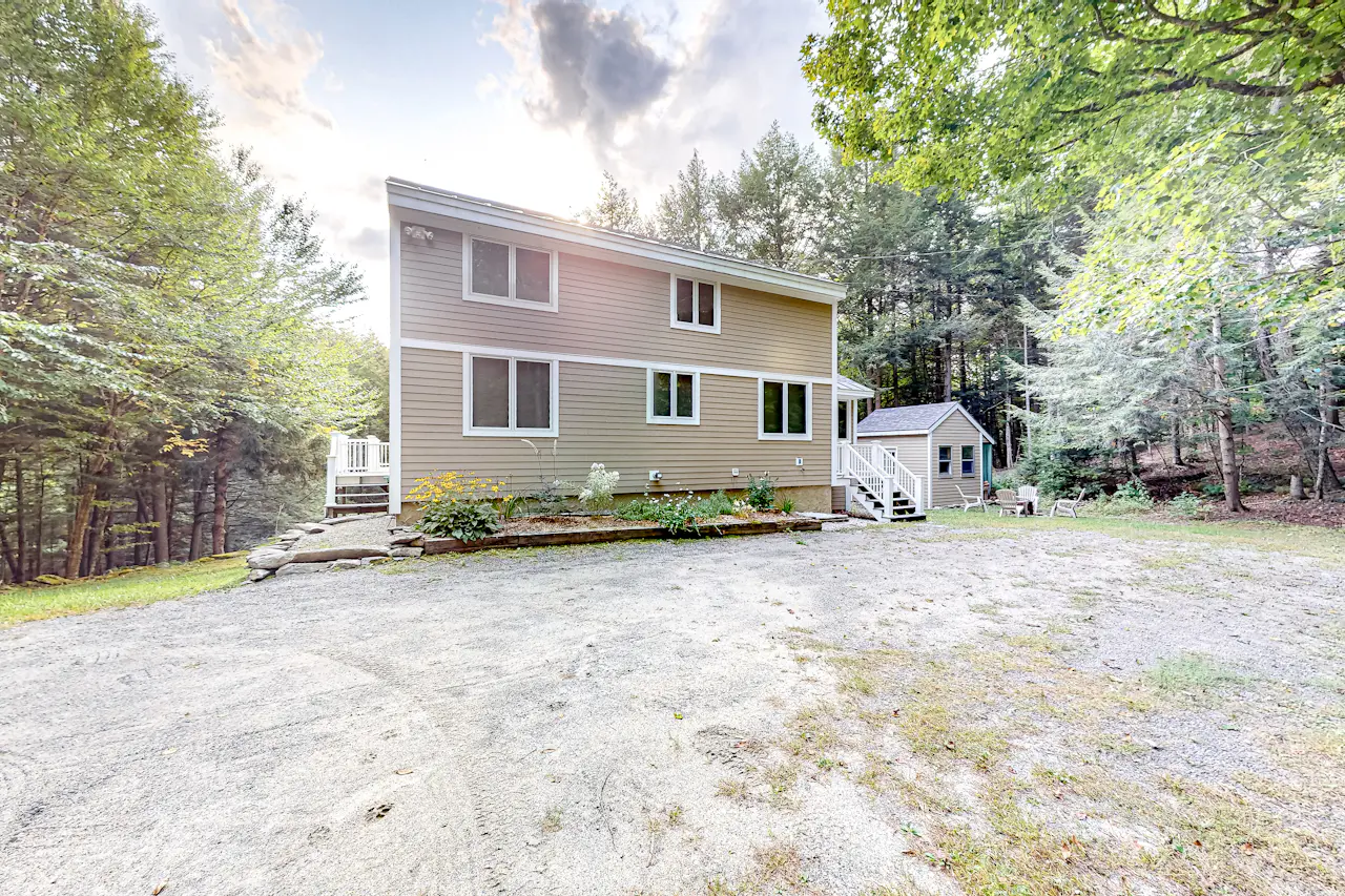 Sherwood Hideaway 6 BD Londonderry, VT Vacation Rental Vacasa