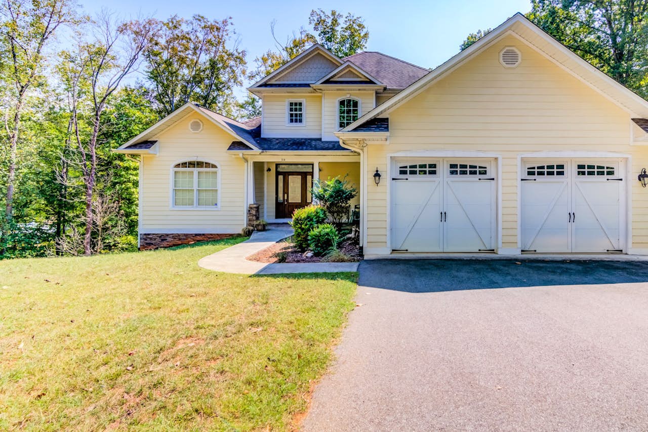 Edelweiss 3 BD VA Vacation Rental Vacasa