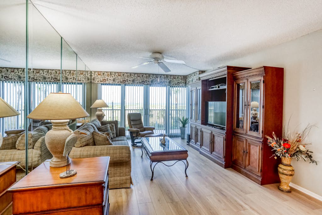 Second floor condo with pool and tennis court private WD and central AC — Clearwater, FL — vacation rental