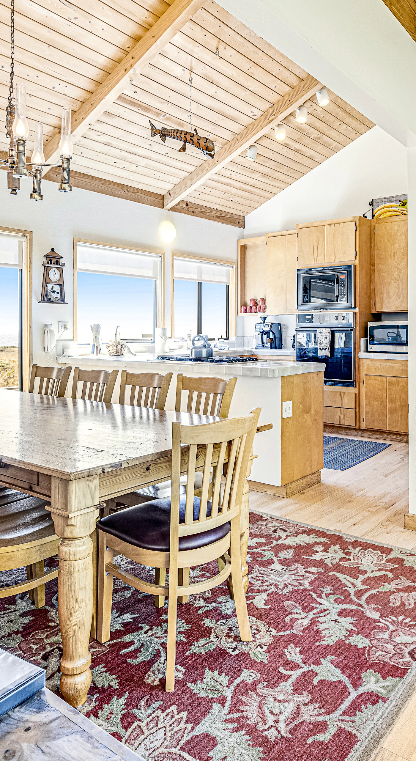 Dine with a view! This inviting space connects you to the outdoors, making every meal feel special.