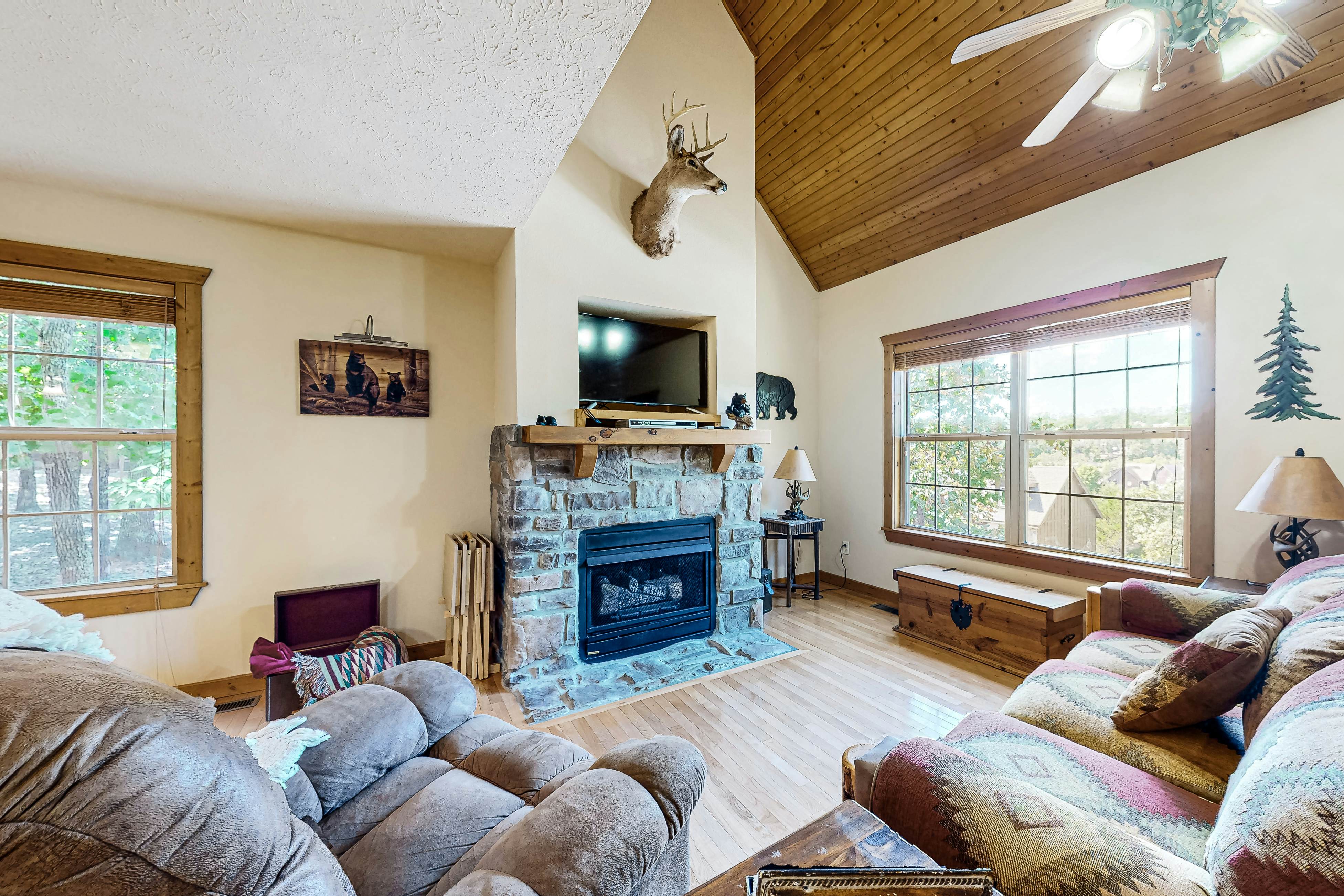 Branson West Vacation Rentals, Cabin Rentals Vacasa