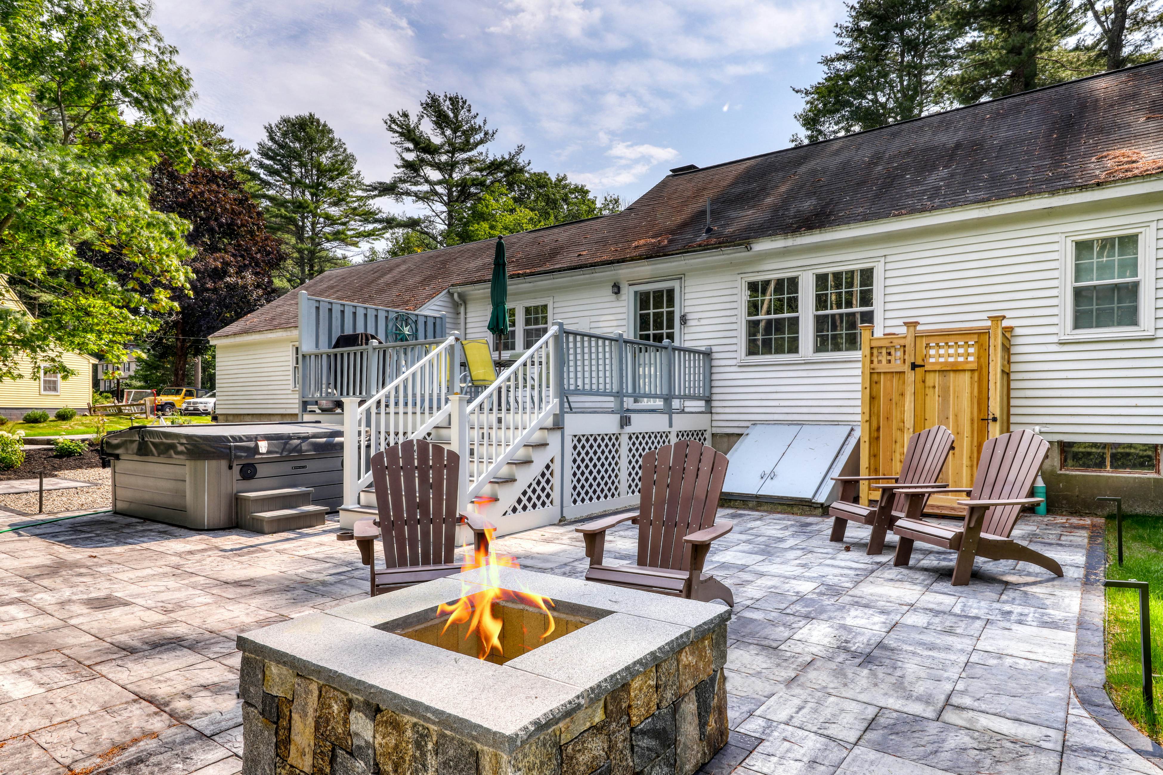 Kennebunk Family Cottage With Crib