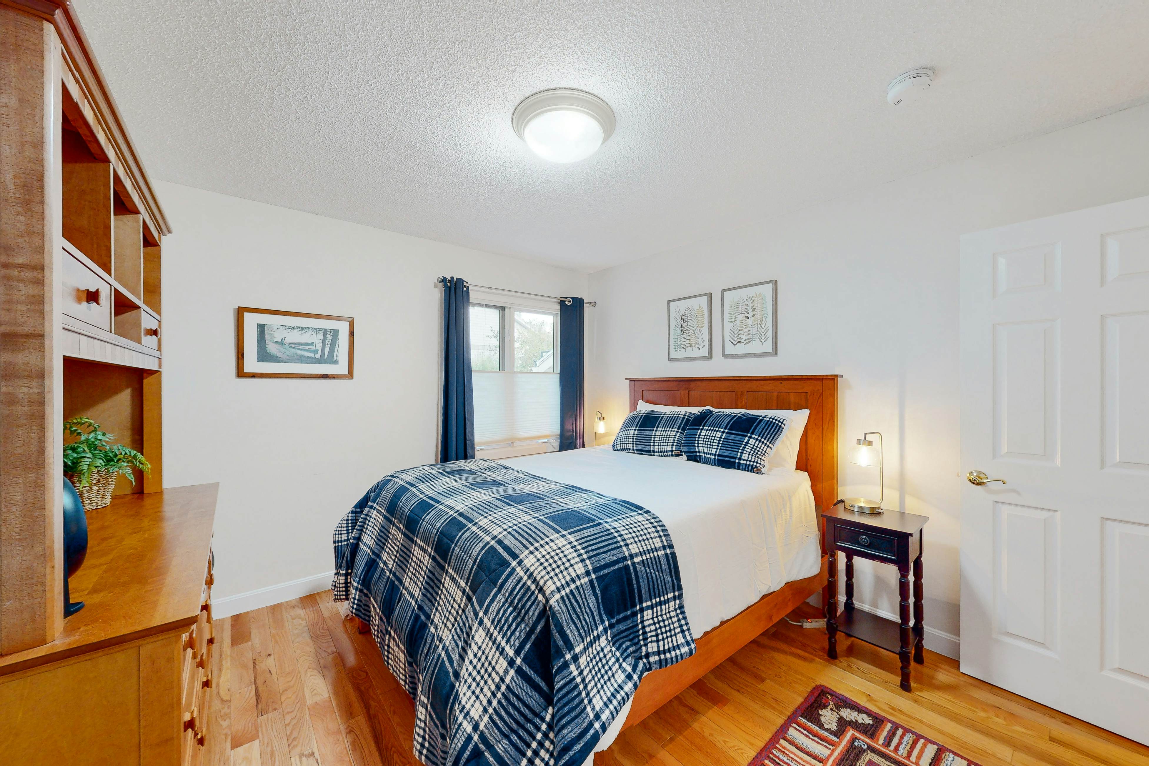 Malletts Bay Getaway 4 BD Colchester, VT Vacation Rental Vacasa