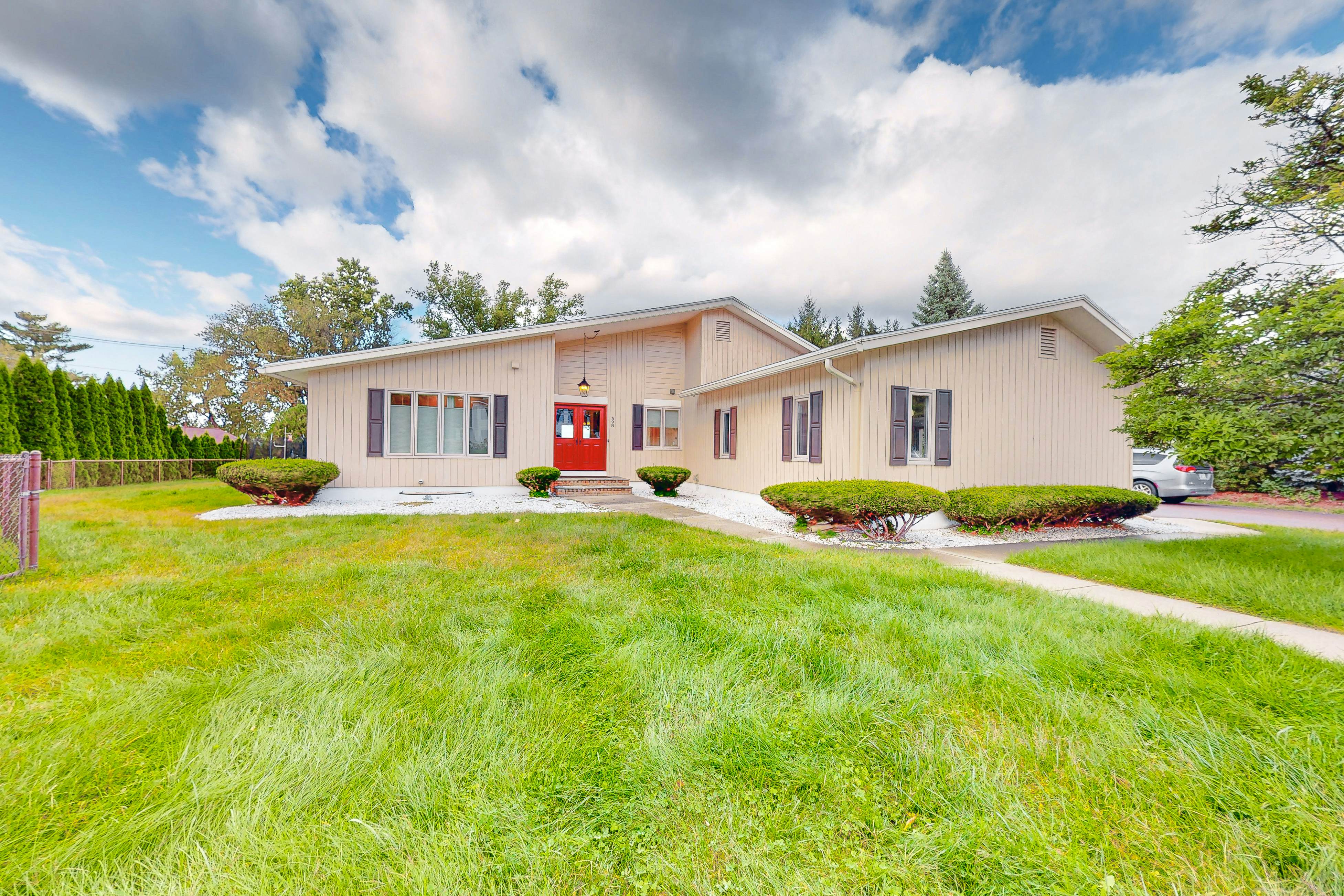 Malletts Bay Getaway 4 BD Colchester, VT Vacation Rental Vacasa