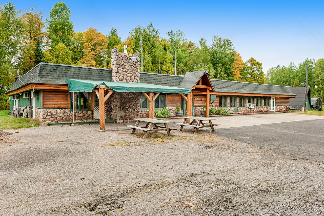 The Bear Lodge 6 BD Winchester, WI Vacation Rental Vacasa