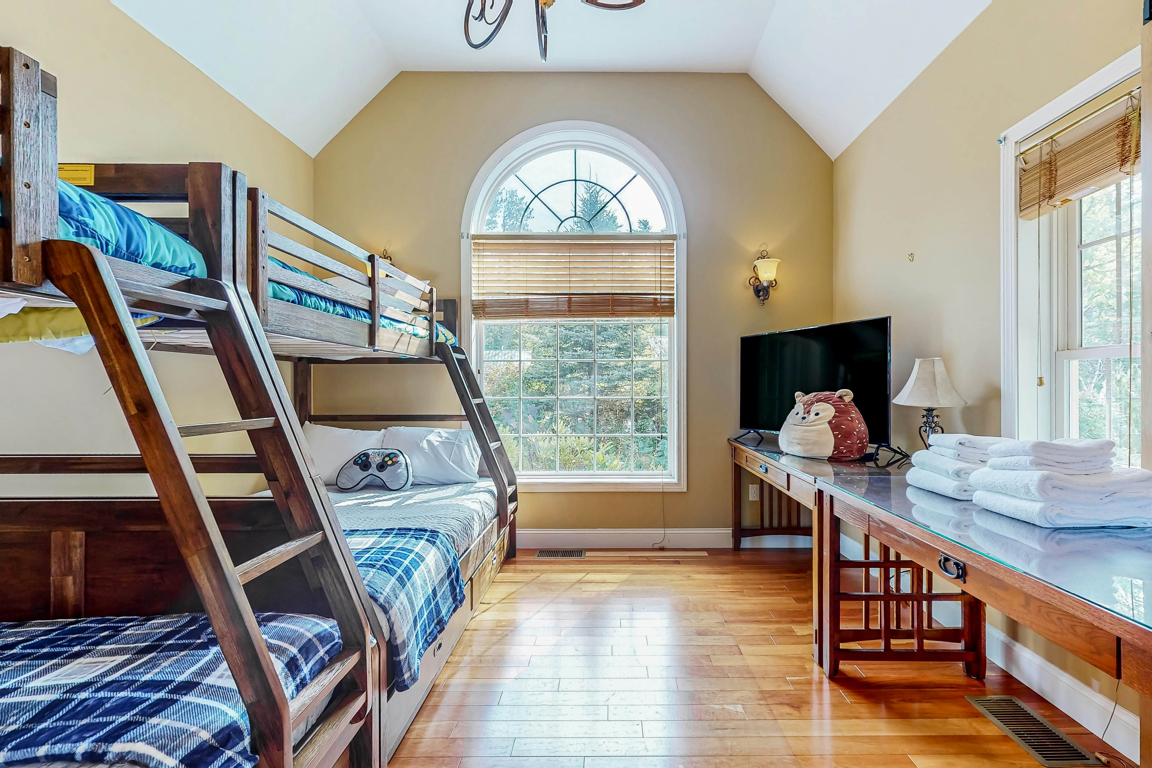 Breathtaking Mountain & River Views