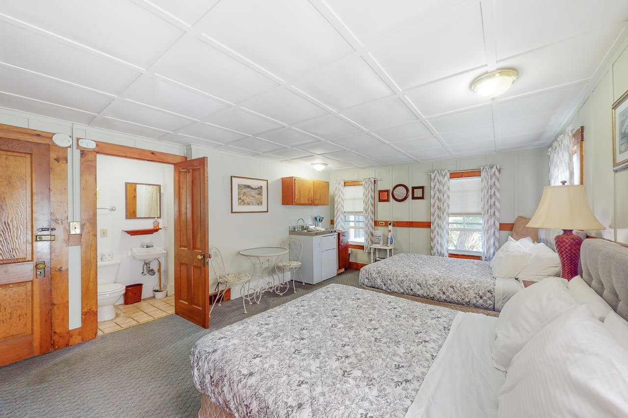 Sebago Suite Lodge Room 4 0 BD Standish, ME Vacation Rental Vacasa