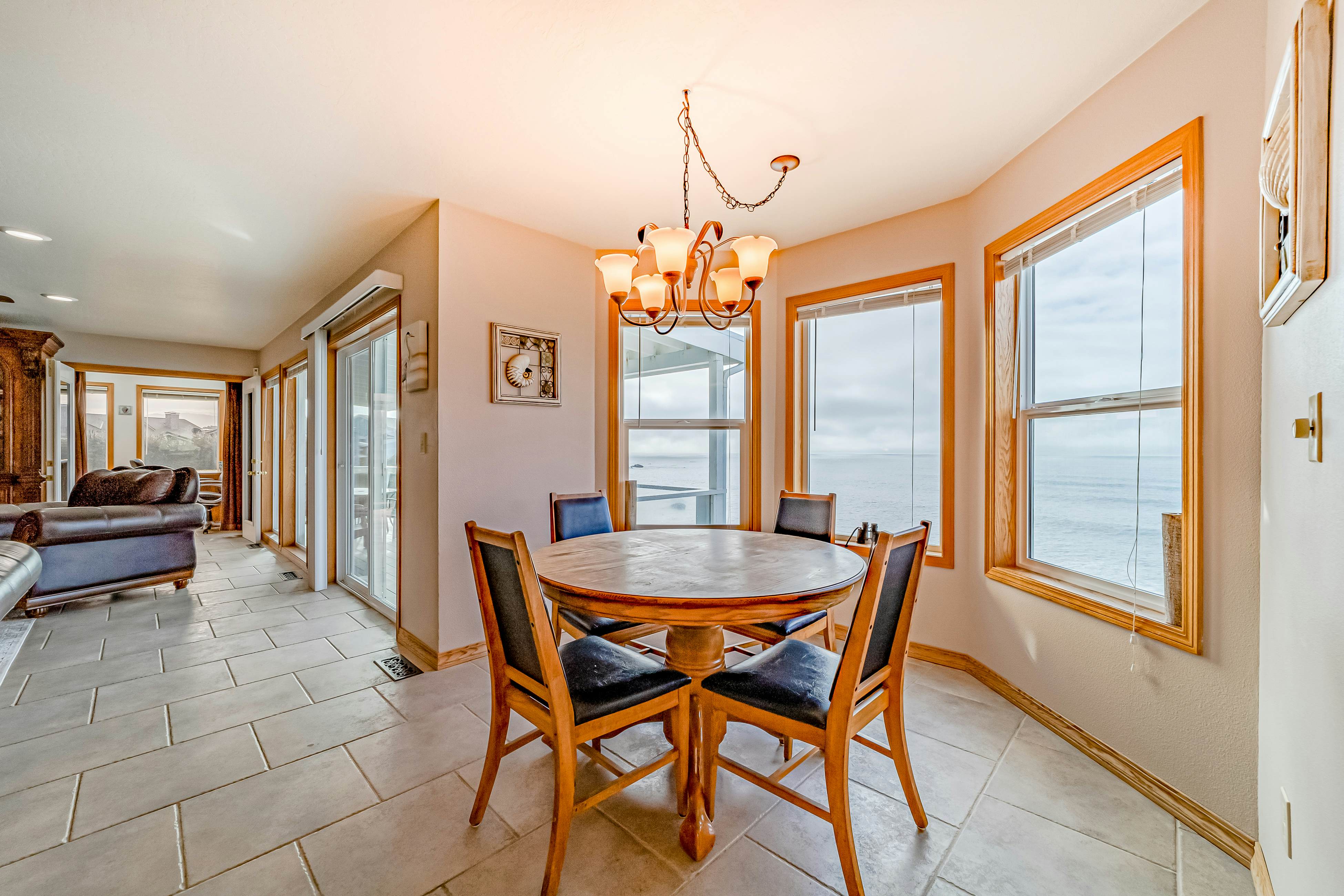 Brookings Oceanfront Estate 5 BD Brookings, OR Vacation Rental Vacasa