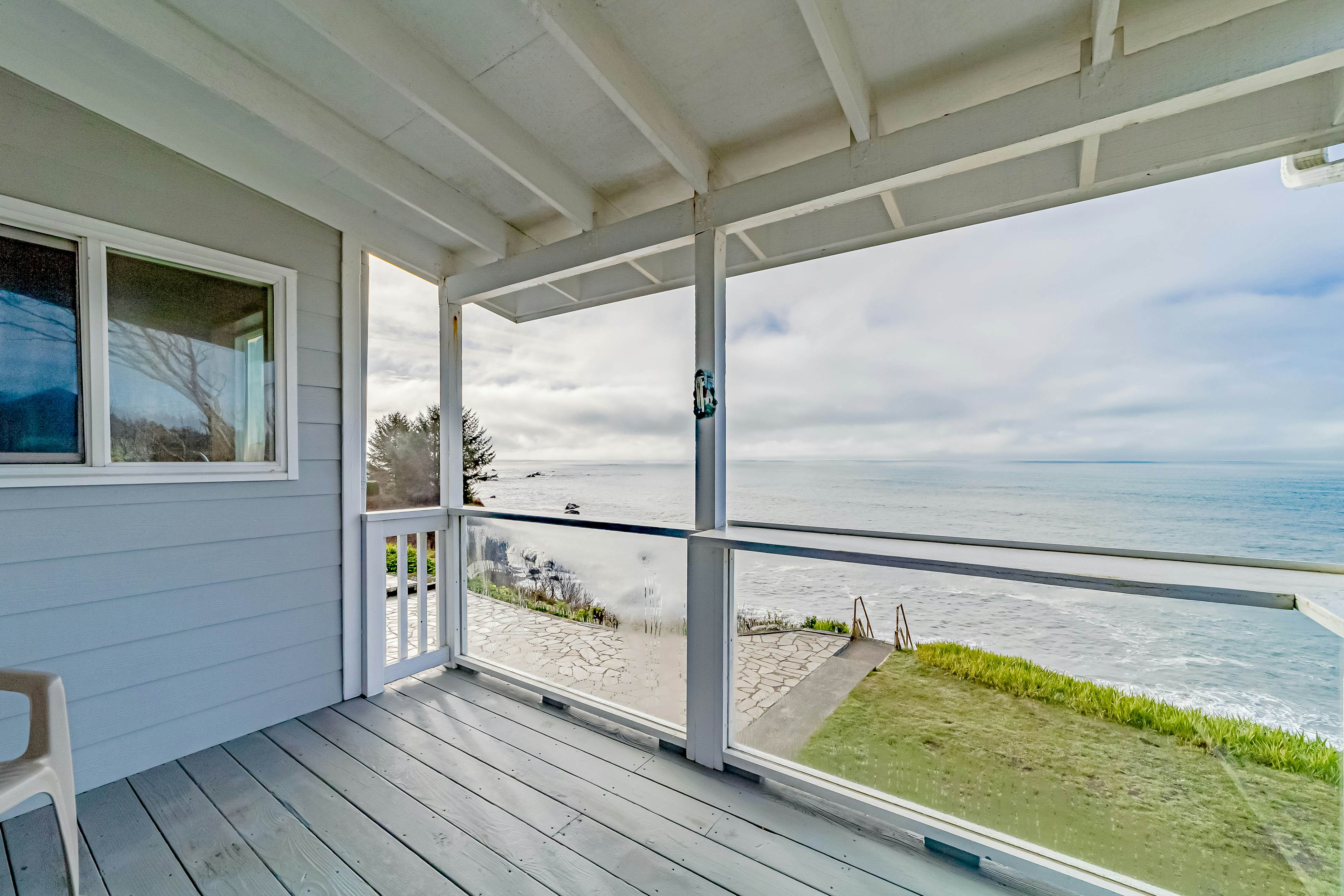 Brookings Oceanfront Estate 5 BD Brookings, OR Vacation Rental Vacasa