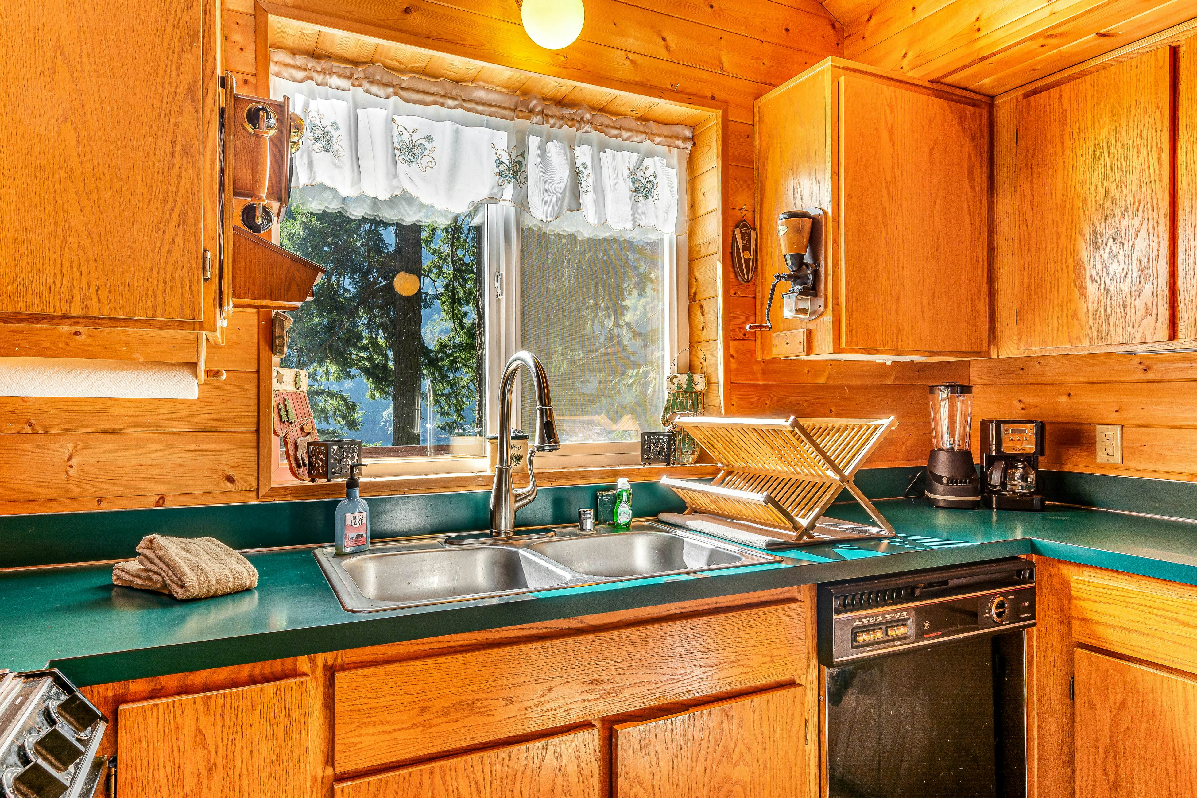 Eagle's Nest on Lake Sutherland 1 BD Port Angeles, WA Vacation Rental