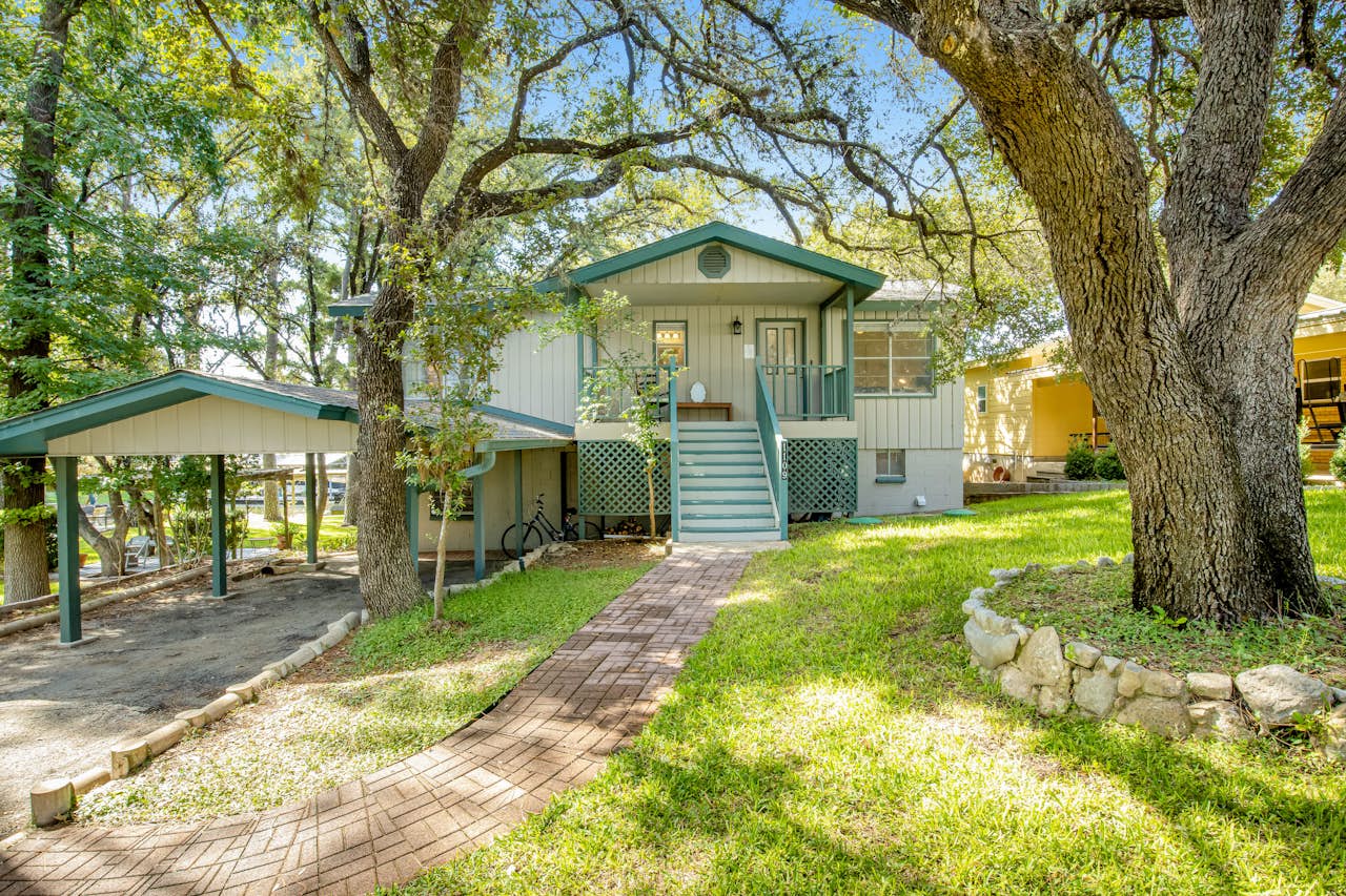 Don't Take This Beautiful Shoal for Granite 3 BD Granite Shoals, TX