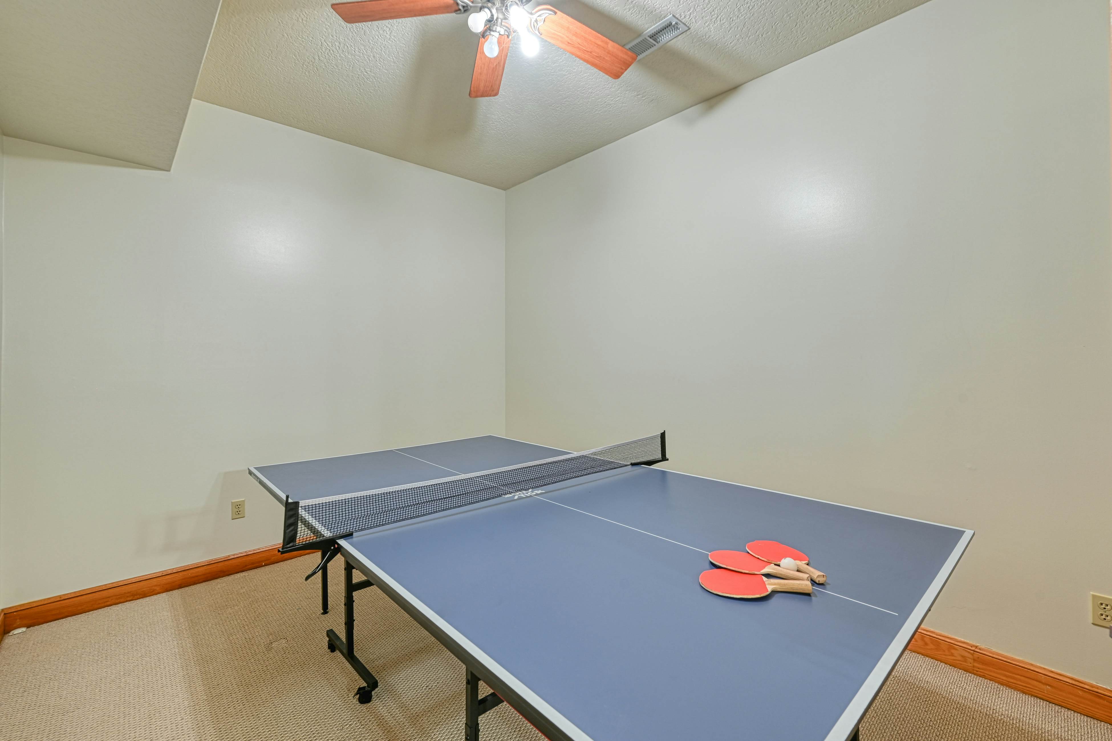 Spacious Panoramic Deep Creek Lodge