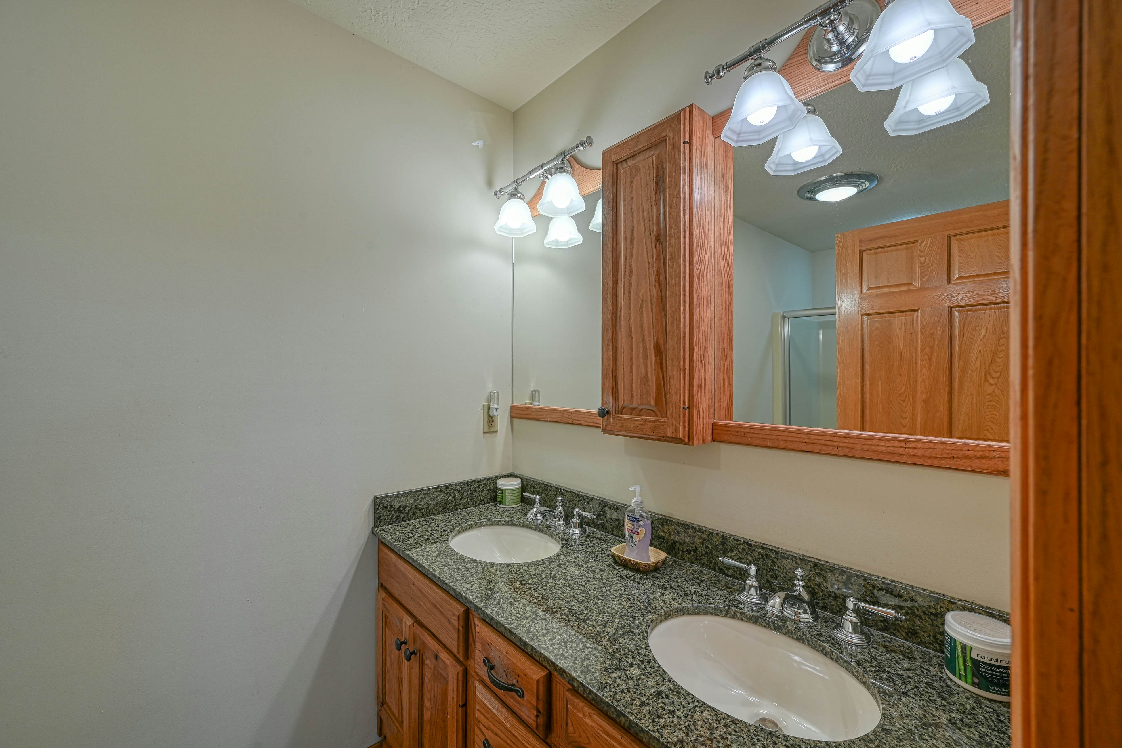 Spacious Panoramic Deep Creek Lodge