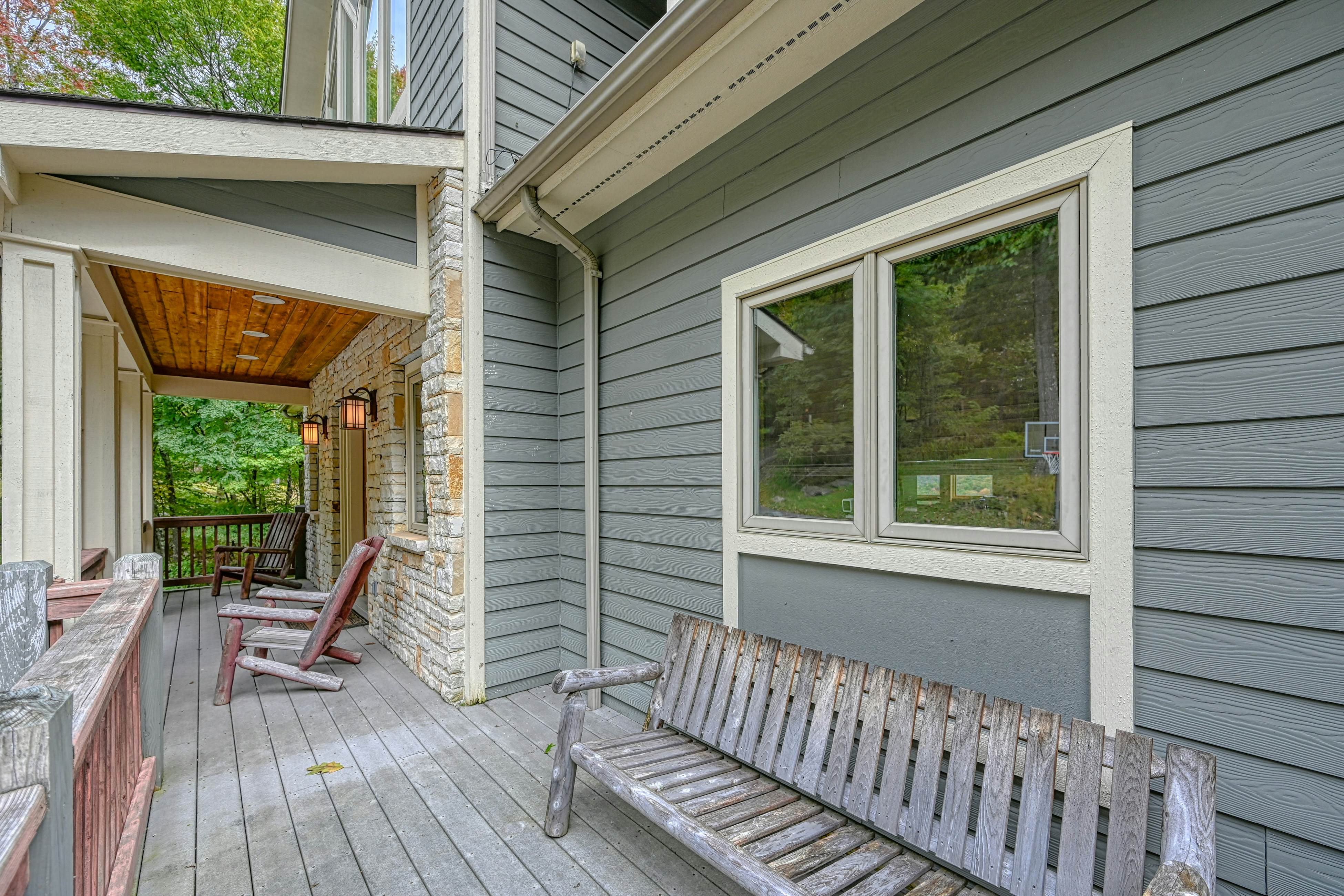 Spacious Panoramic Deep Creek Lodge