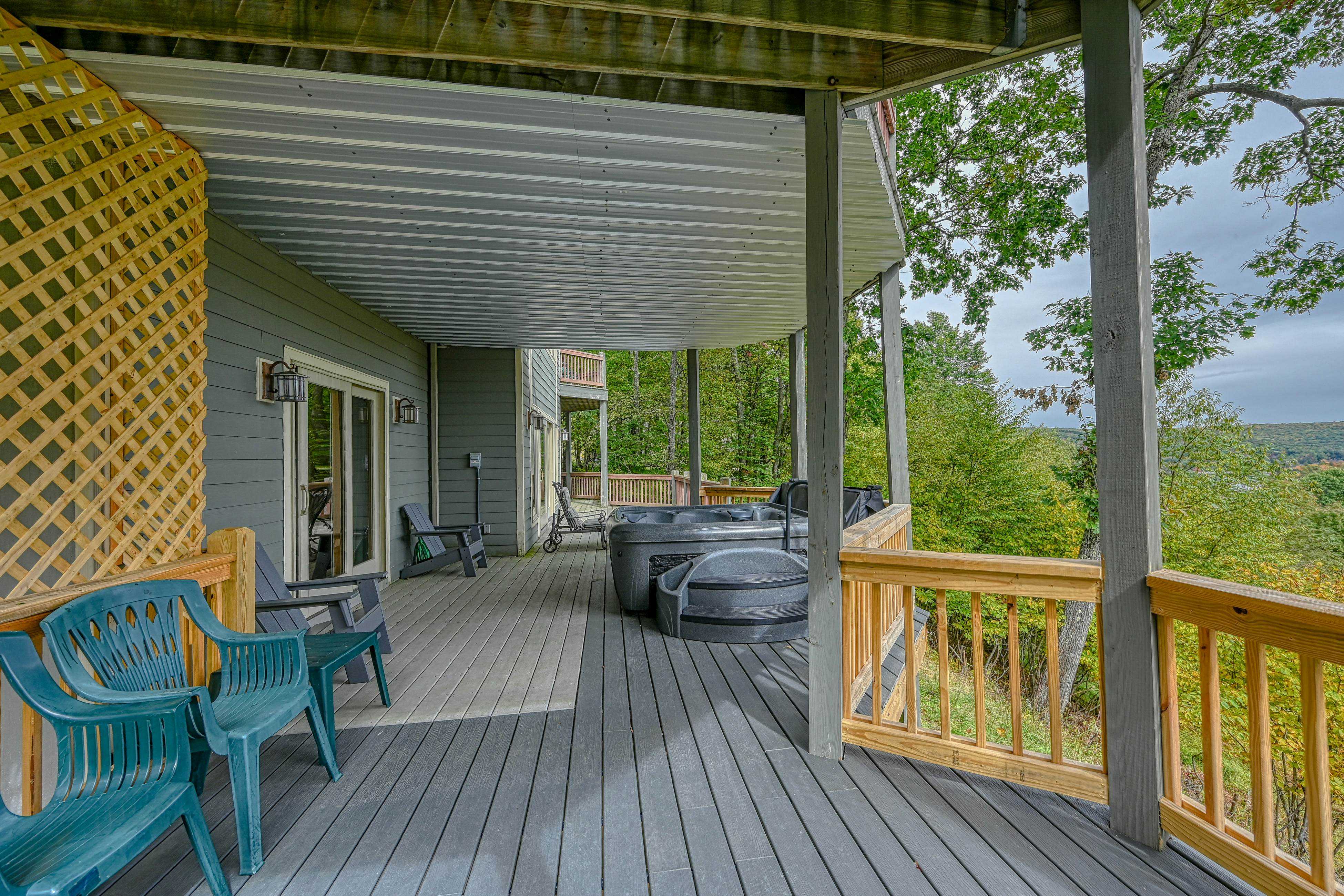 Spacious Panoramic Deep Creek Lodge