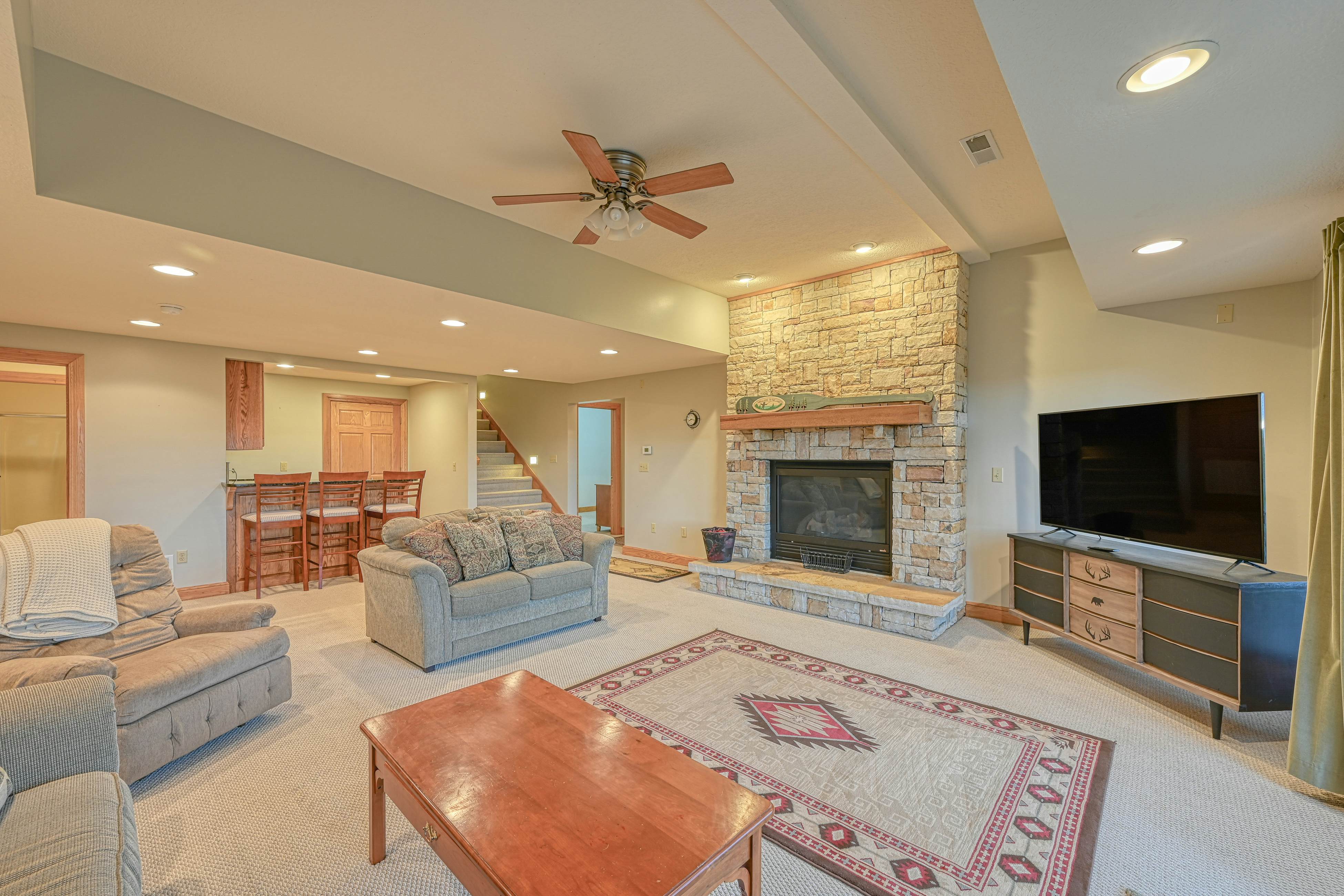 Spacious Panoramic Deep Creek Lodge