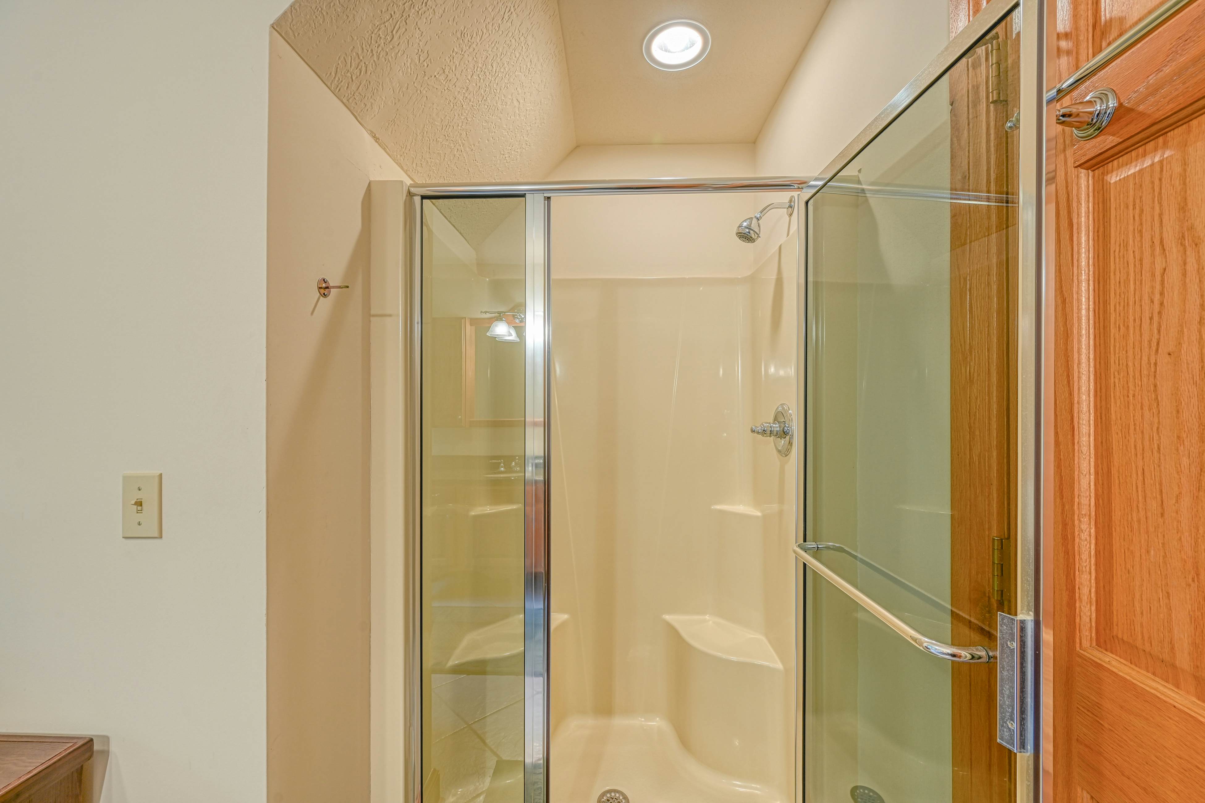 Spacious Panoramic Deep Creek Lodge