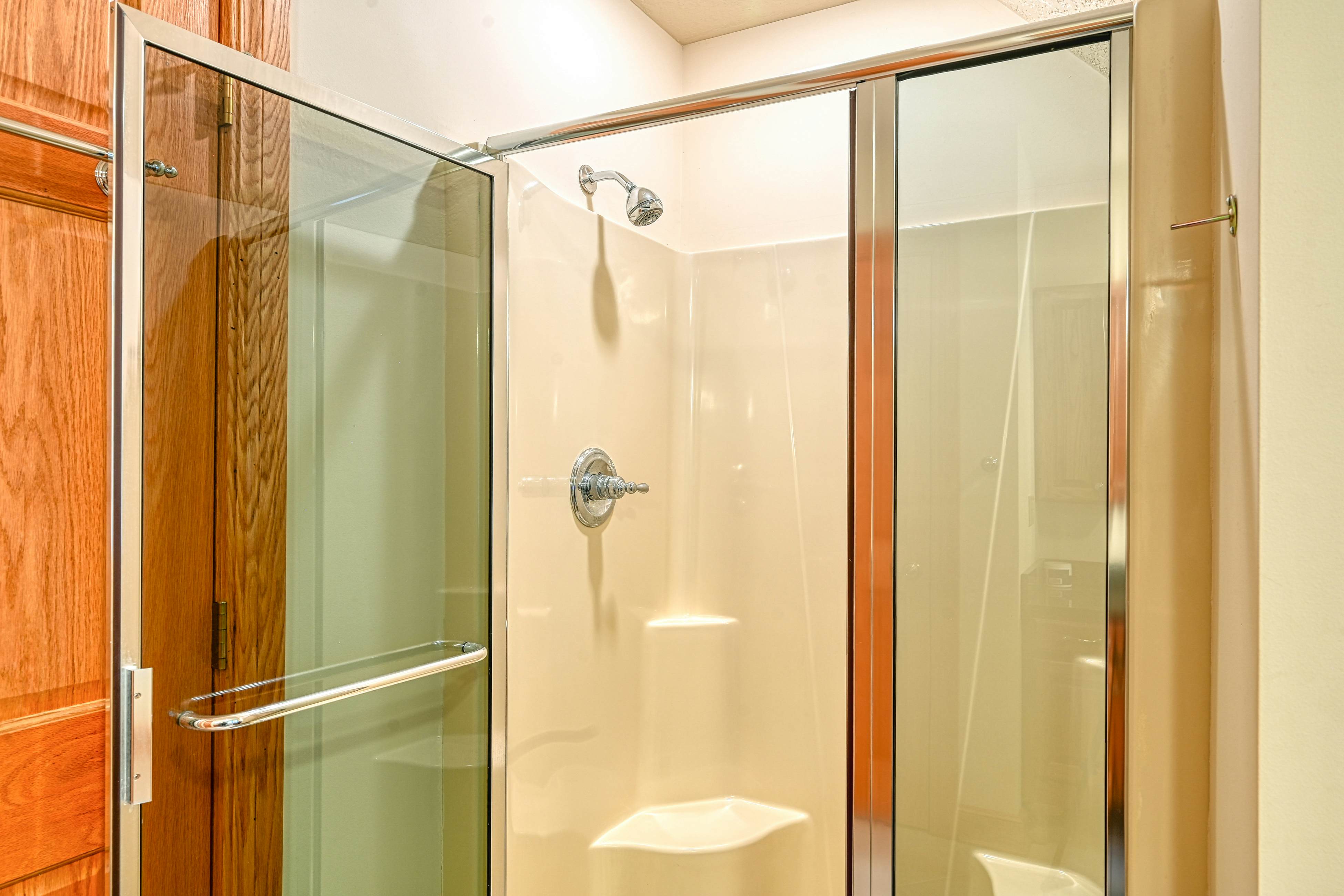 Spacious Panoramic Deep Creek Lodge