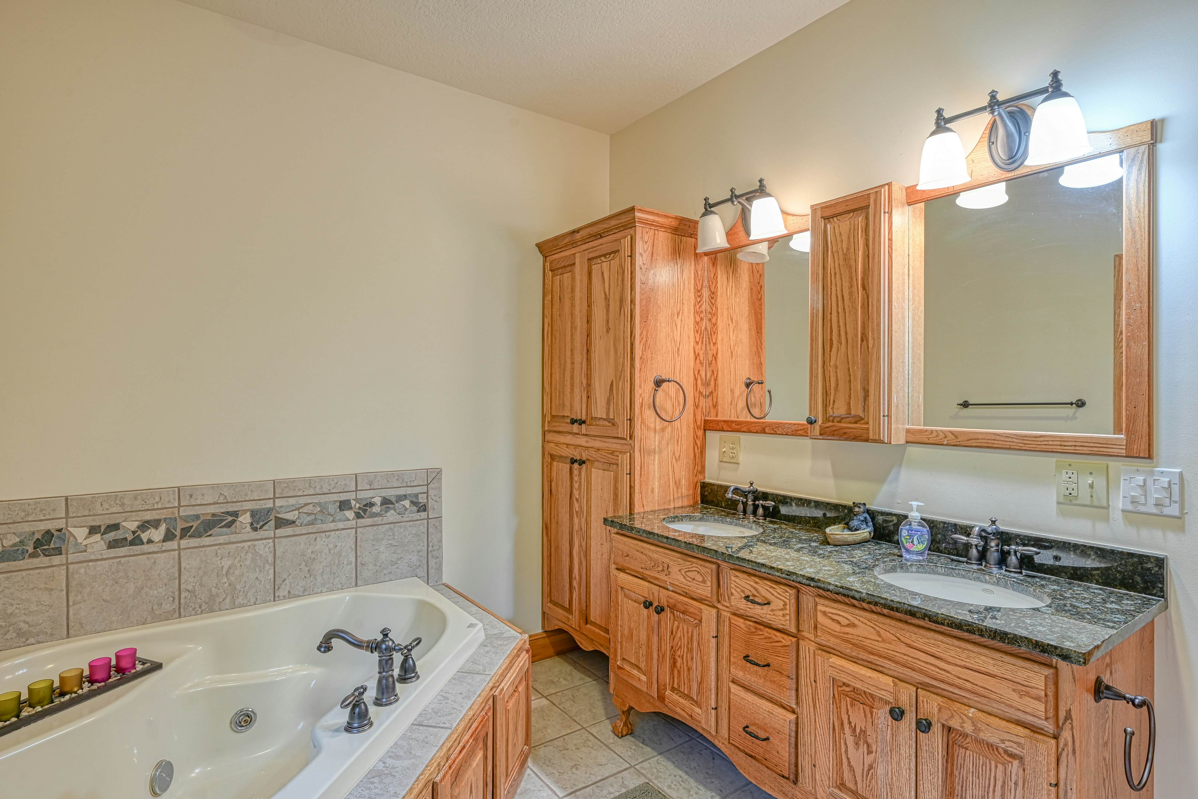 Spacious Panoramic Deep Creek Lodge