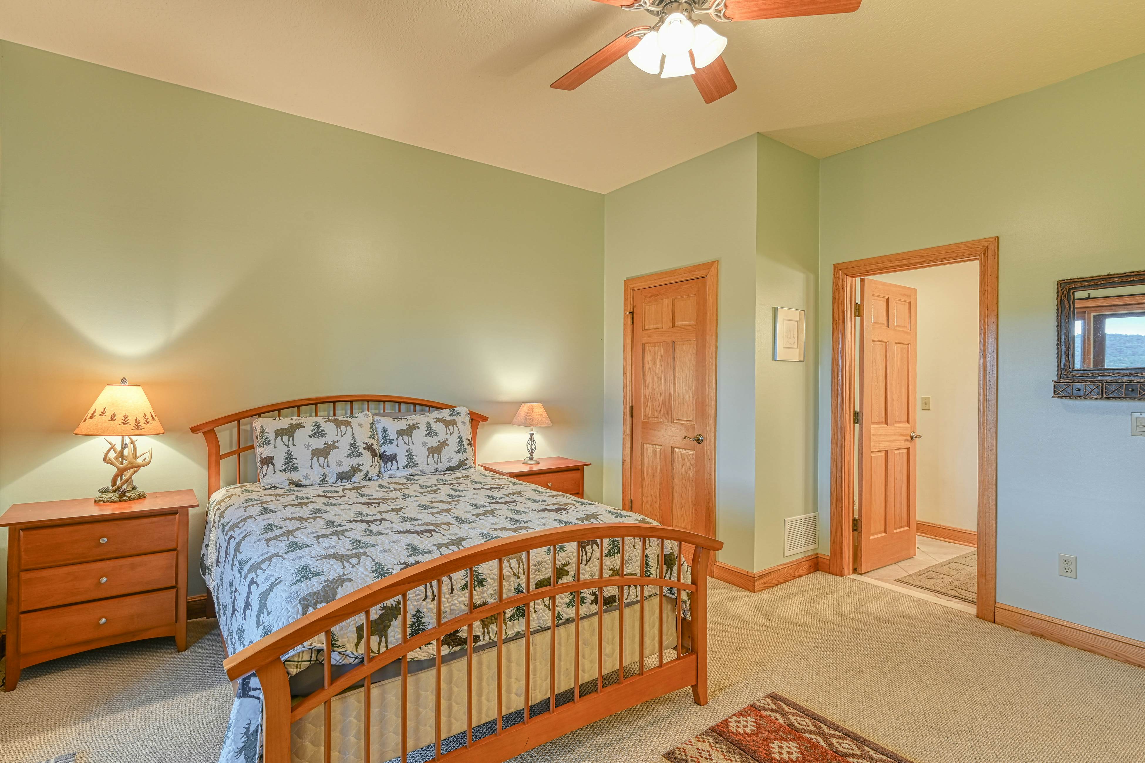 Spacious Panoramic Deep Creek Lodge