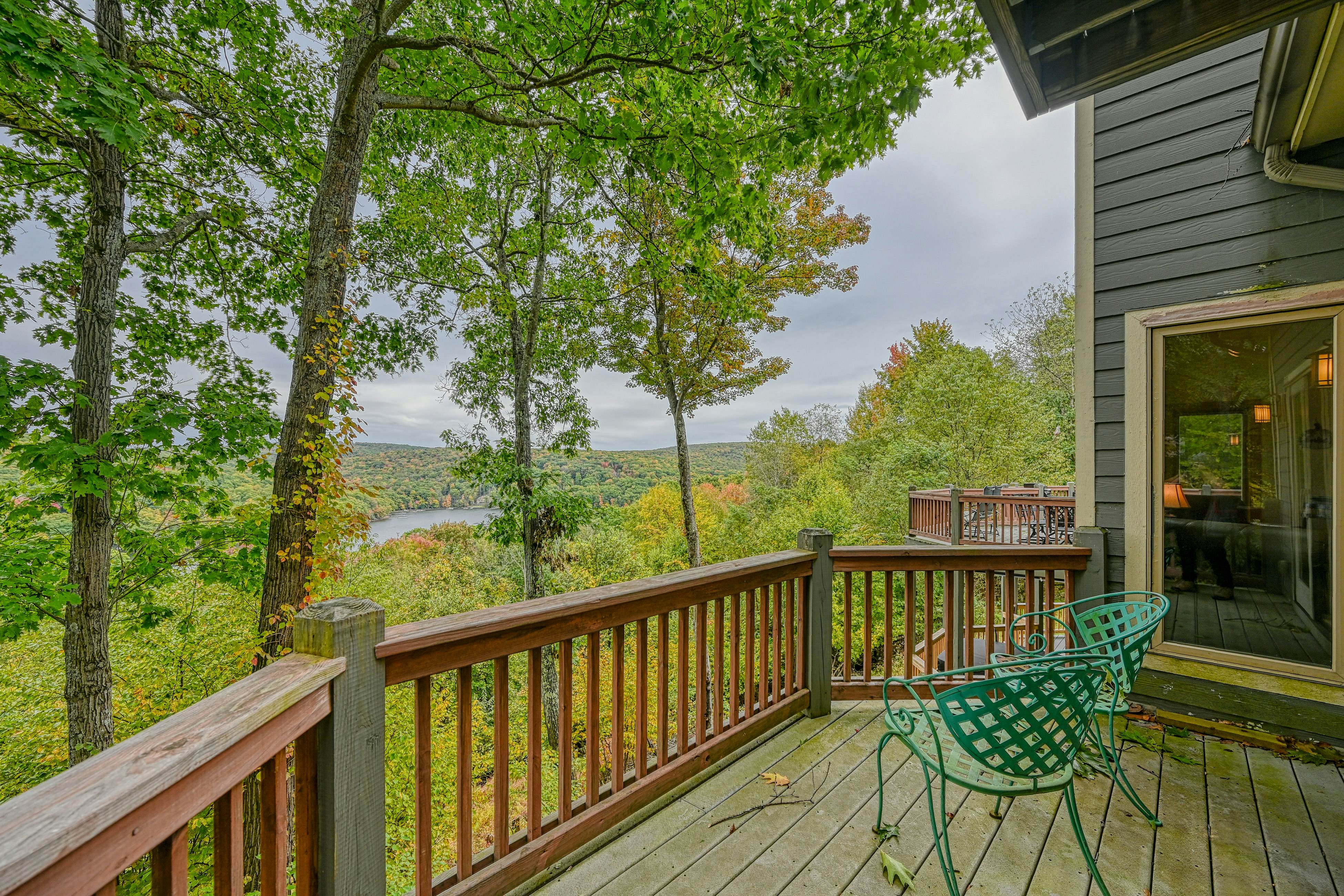 Spacious Panoramic Deep Creek Lodge