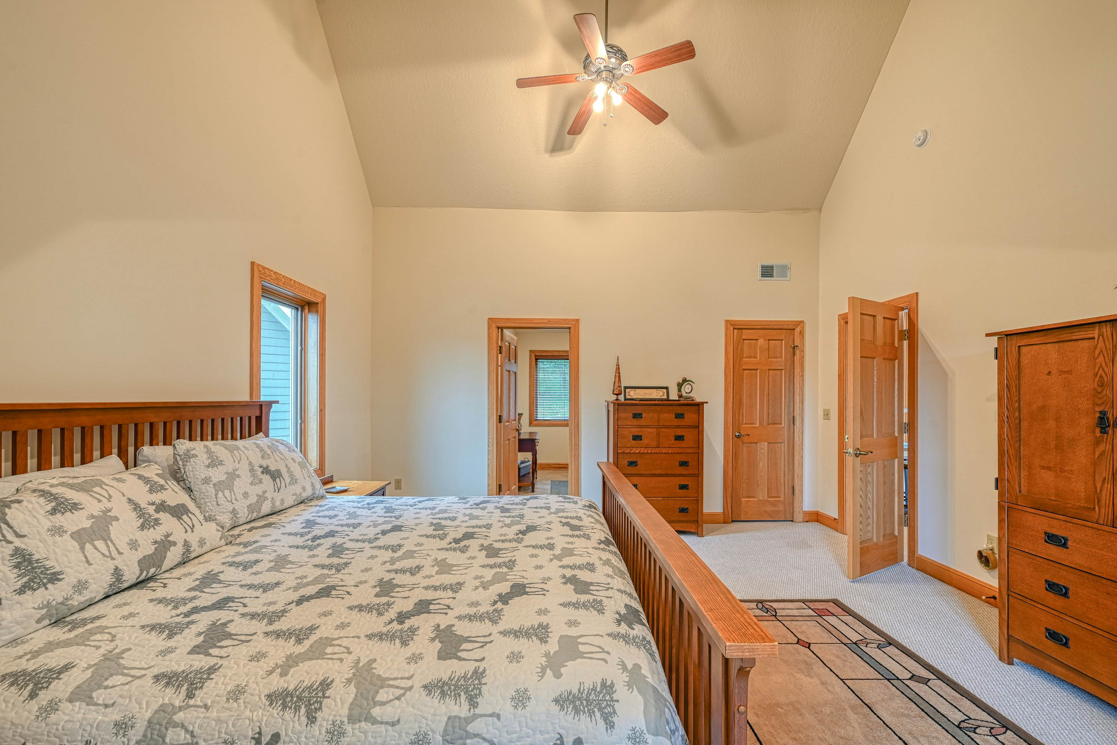 Spacious Panoramic Deep Creek Lodge