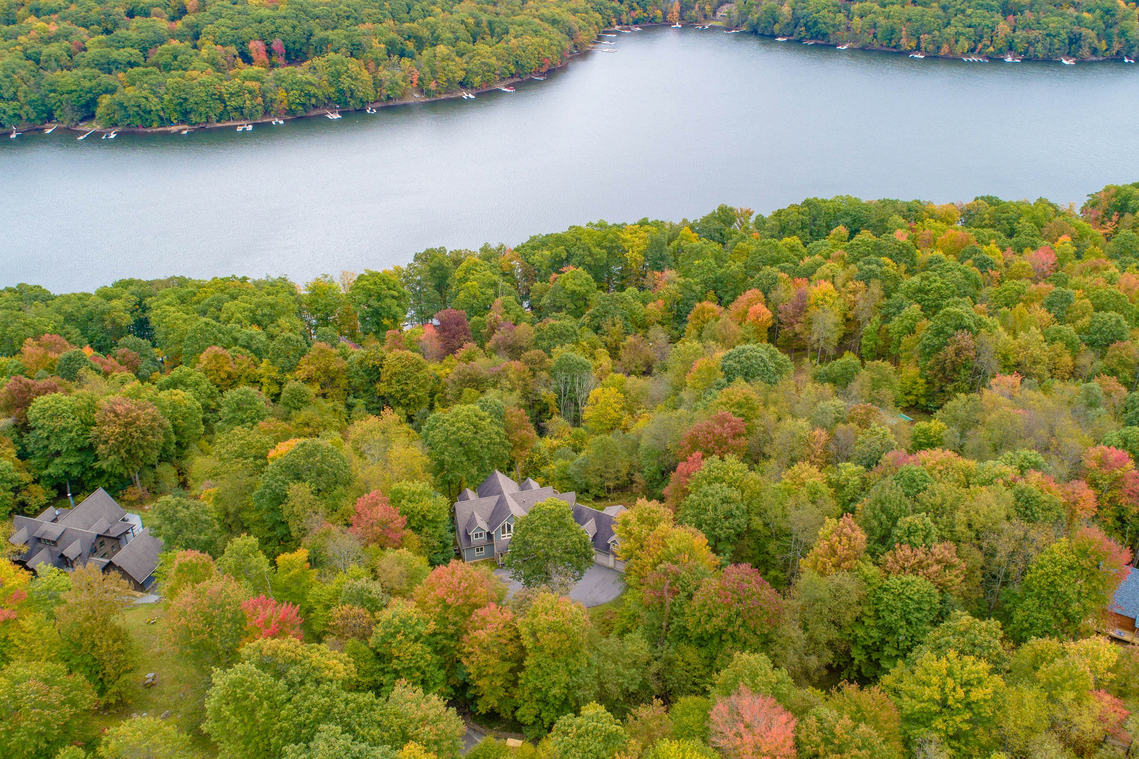 Spacious Panoramic Deep Creek Lodge