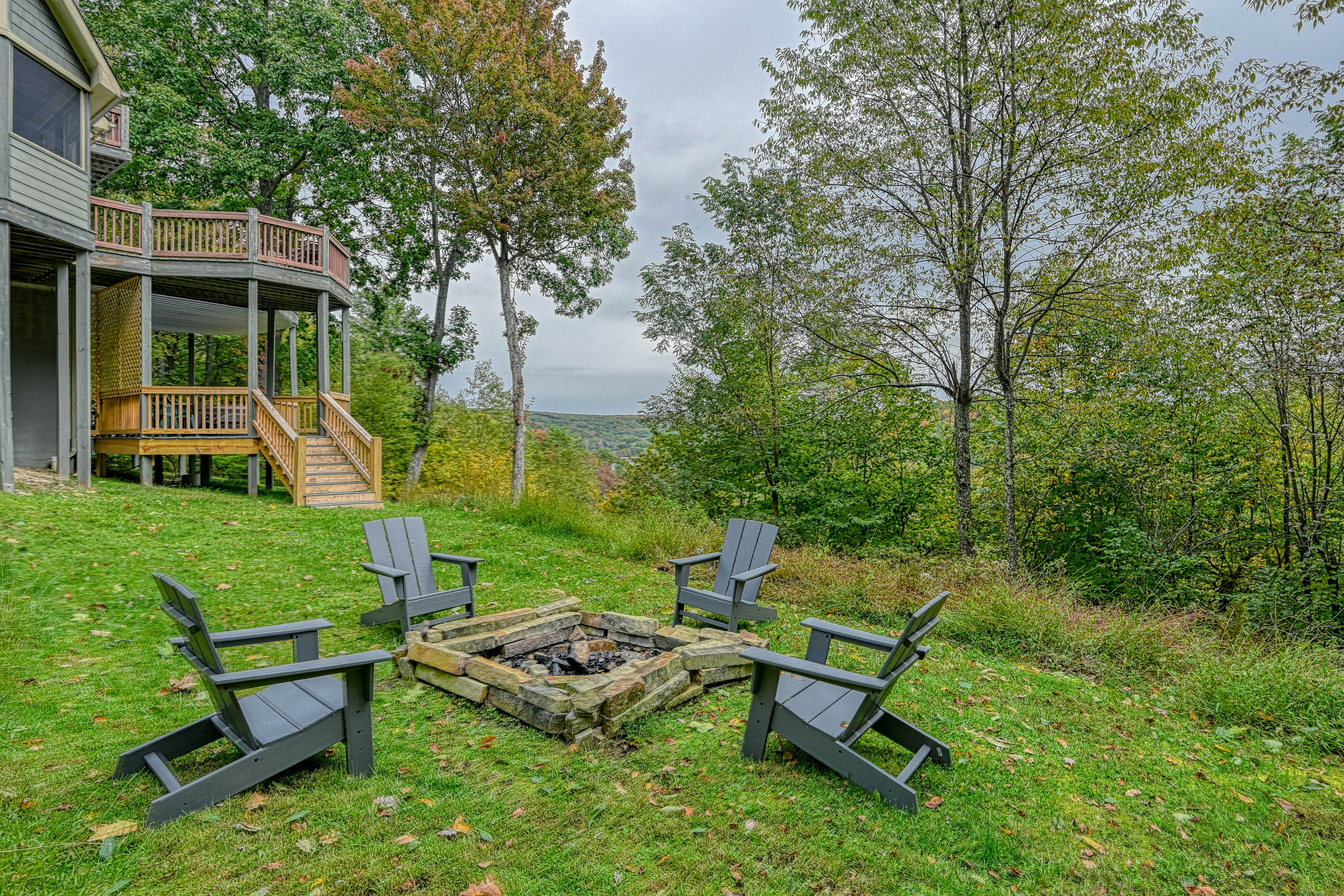 Spacious Panoramic Deep Creek Lodge