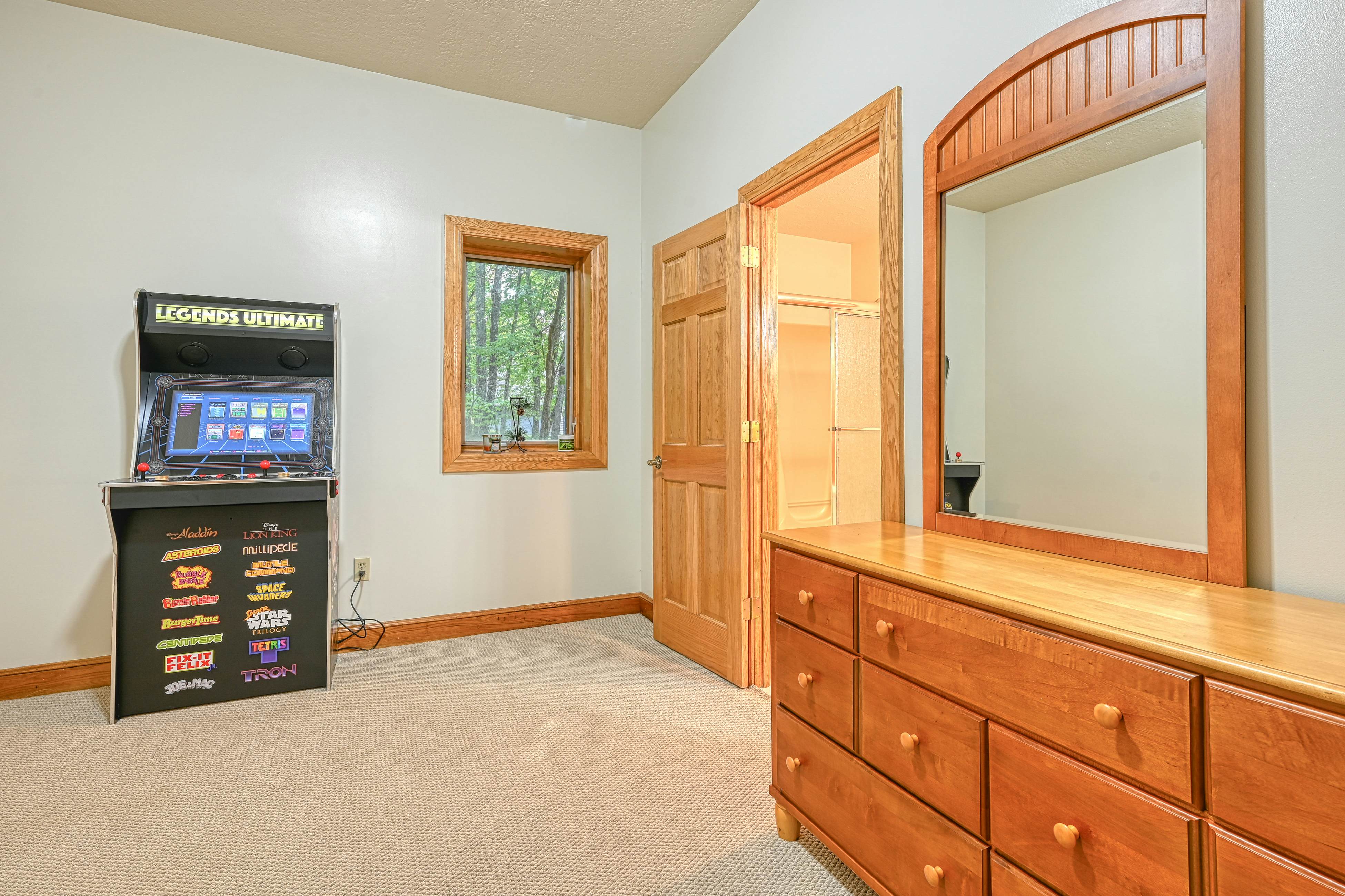 Spacious Panoramic Deep Creek Lodge