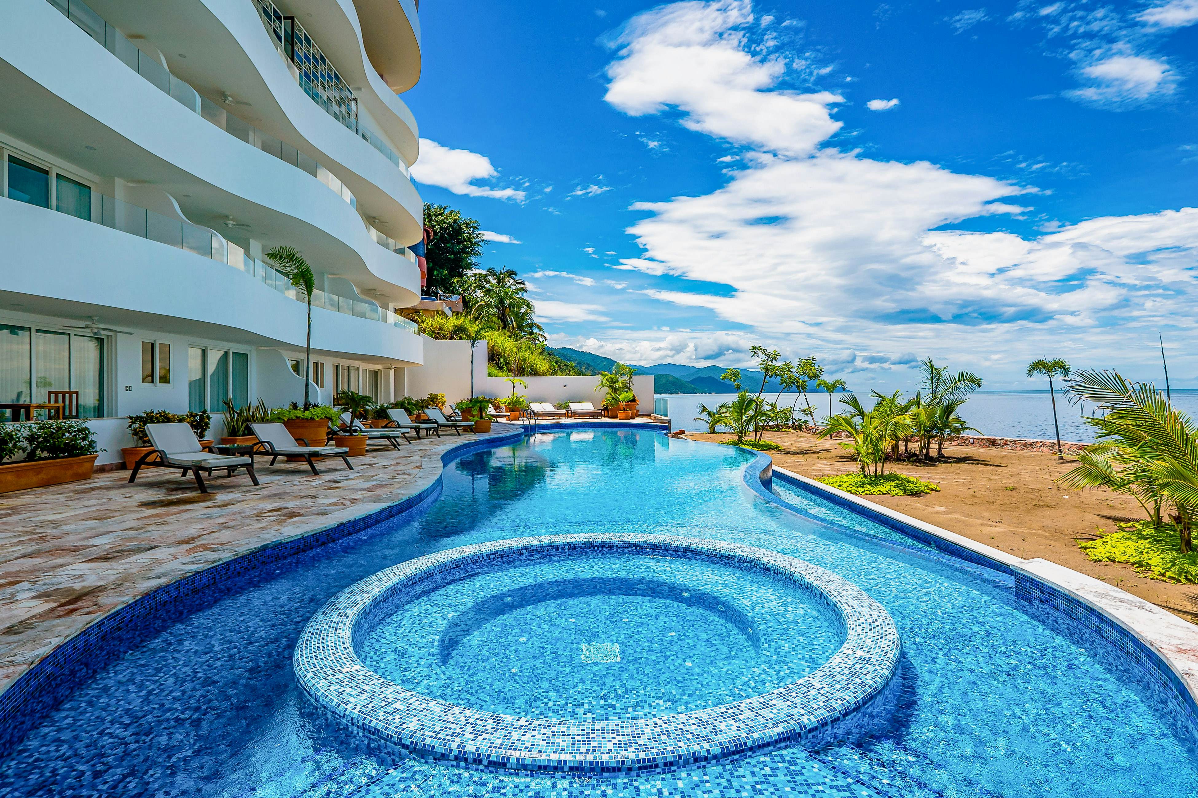 Blue Horizon 802 at Residences