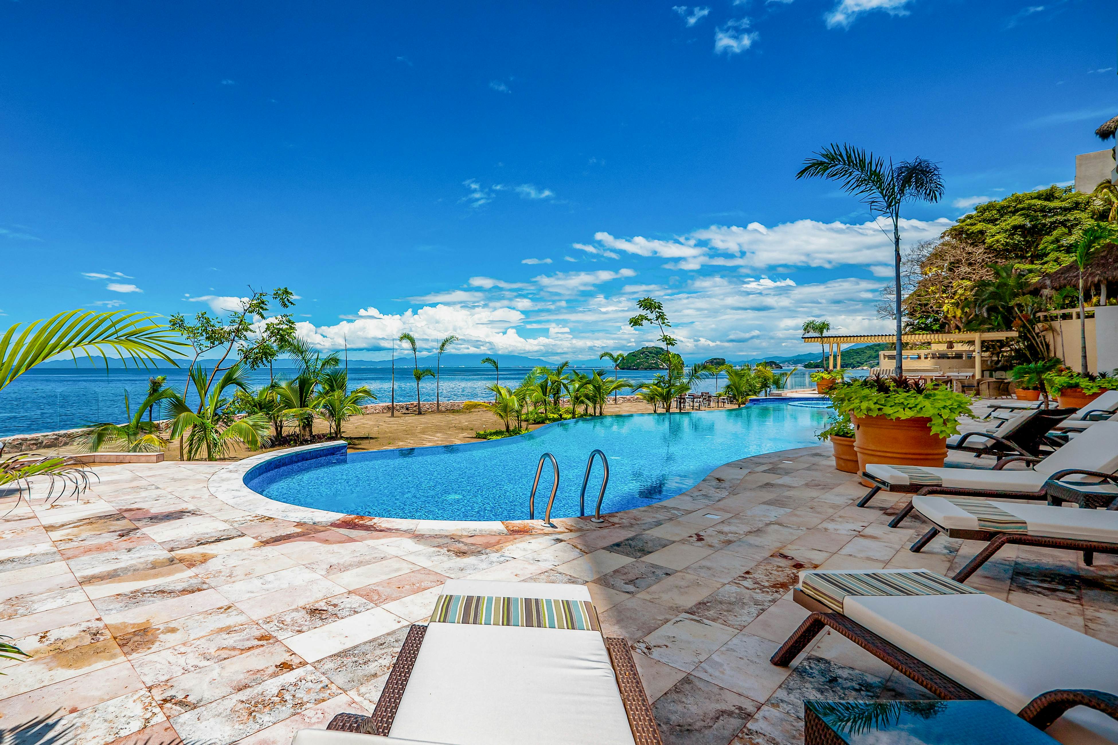 Blue Horizon 802 at Residences