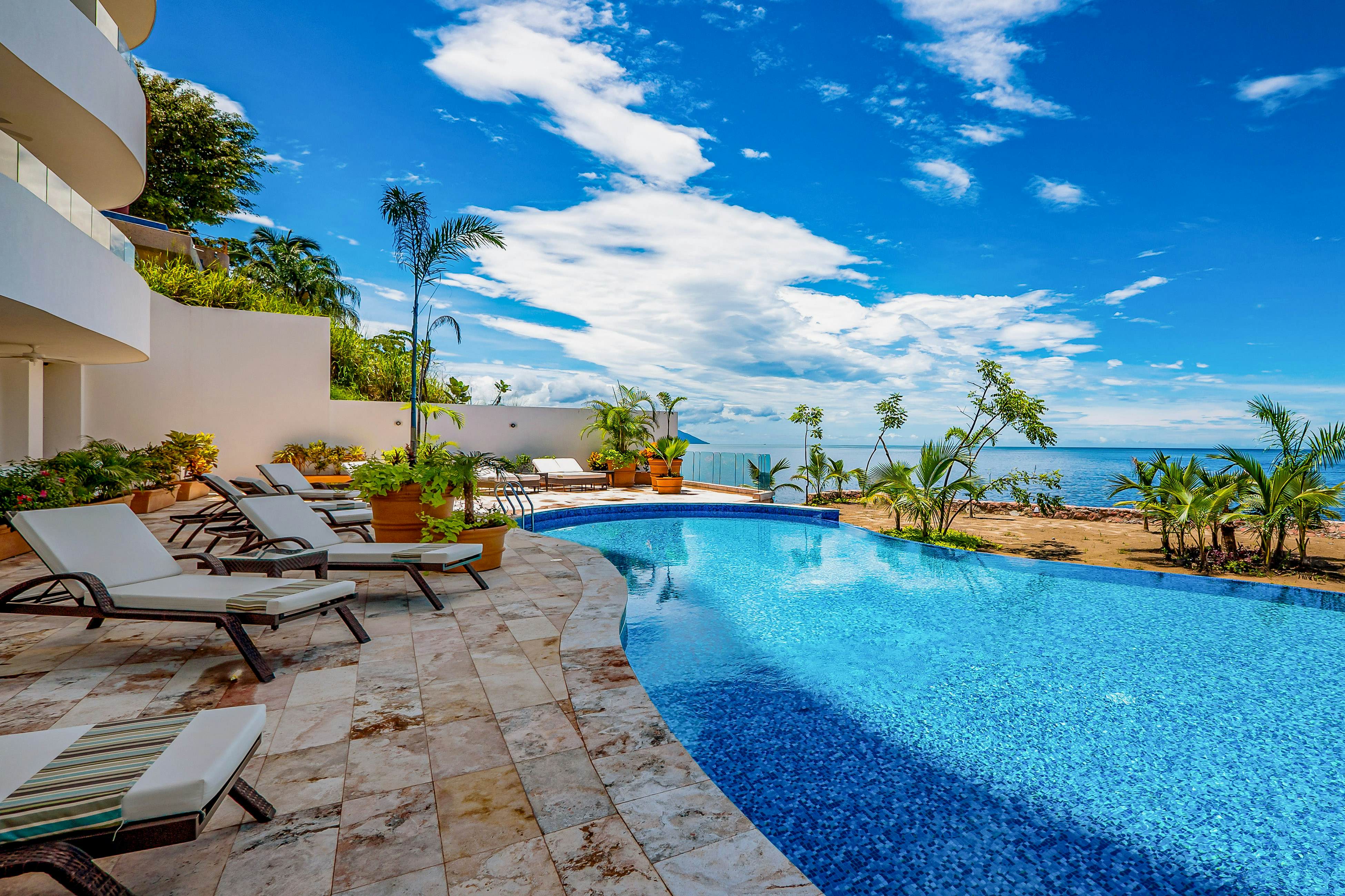 Blue Horizon 802 at Residences