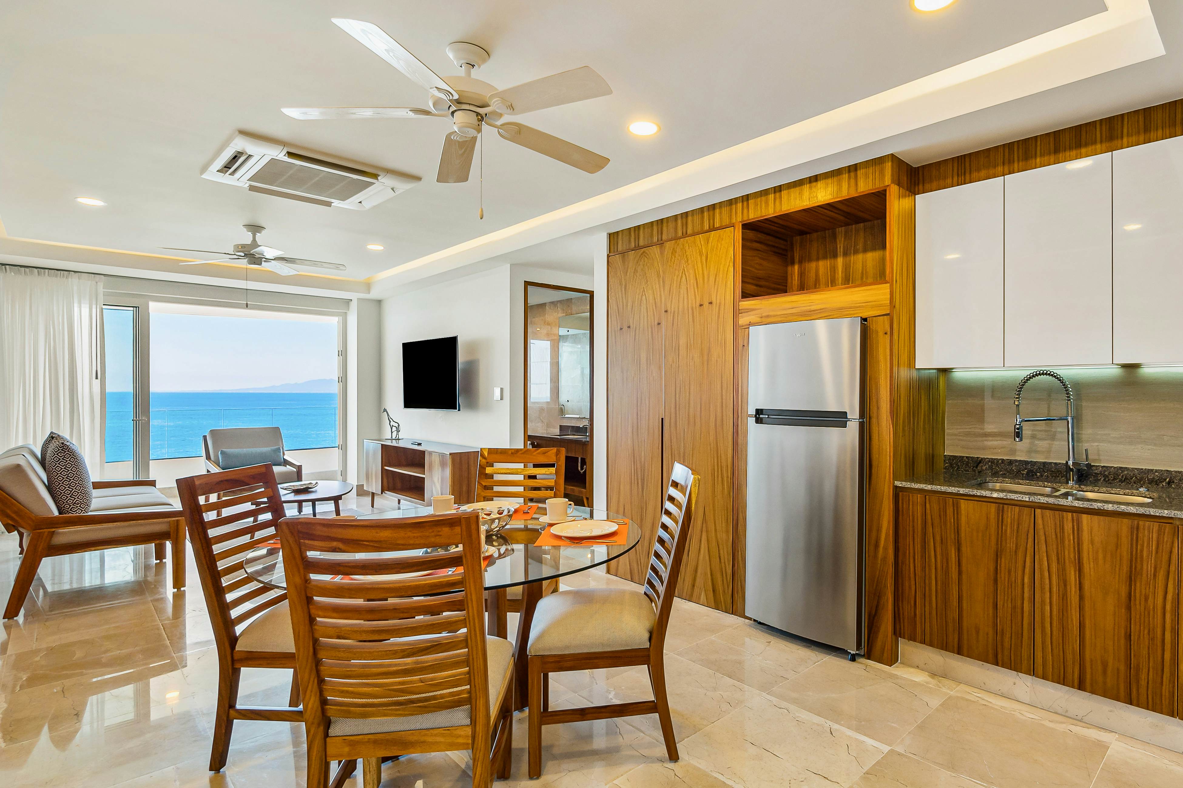 Blue Horizon 802 at Residences