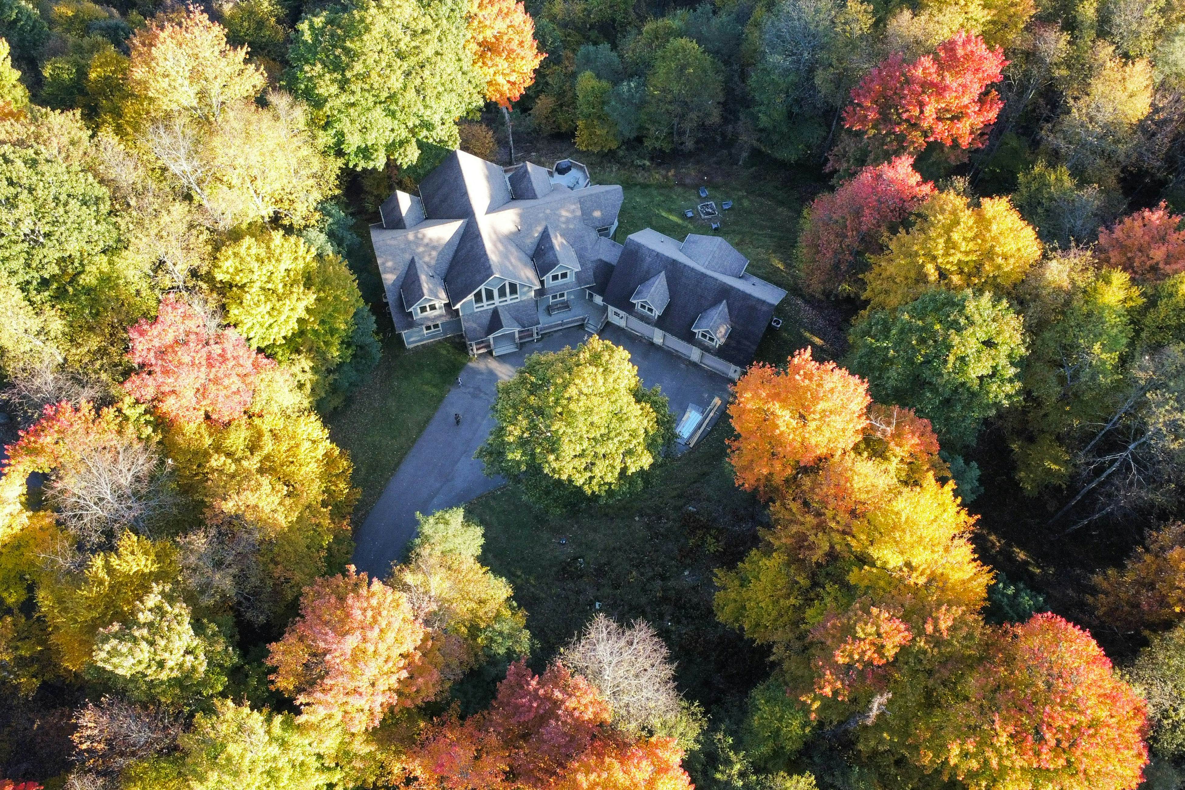 Spacious Panoramic Deep Creek Lodge