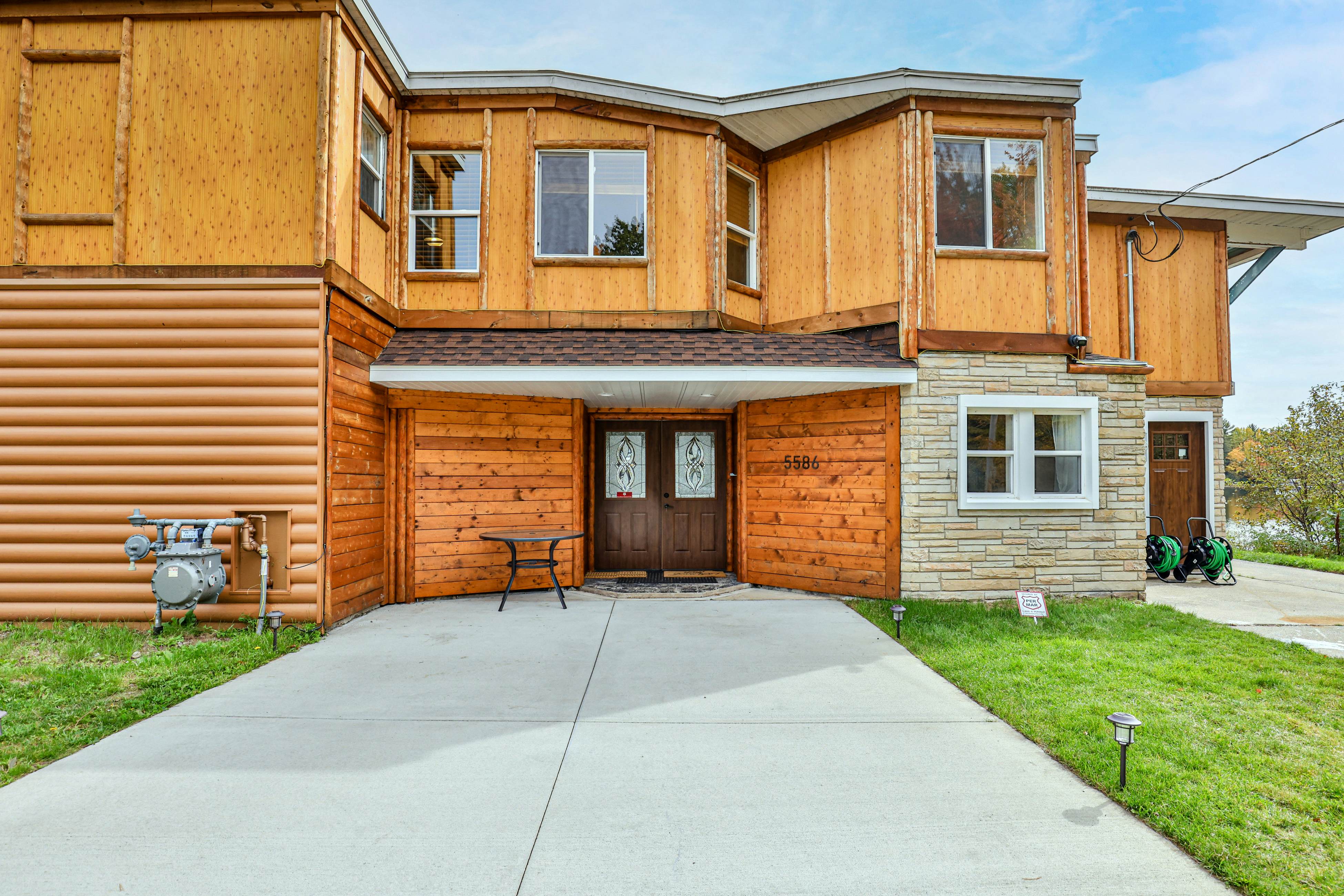 Timber Lodge Retreat 