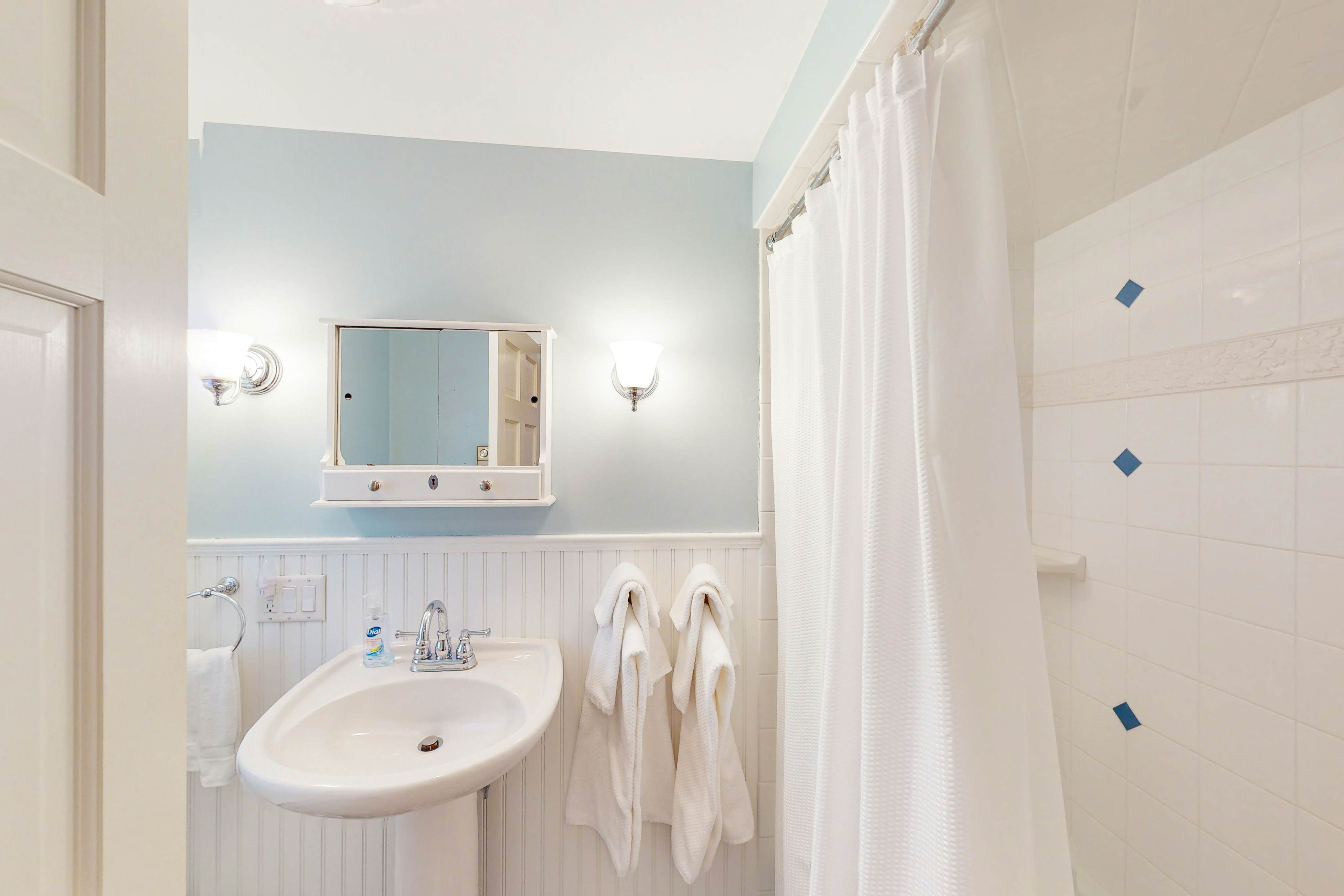 Potter's Place 1 BD Brooklin, ME Vacation Rental Vacasa