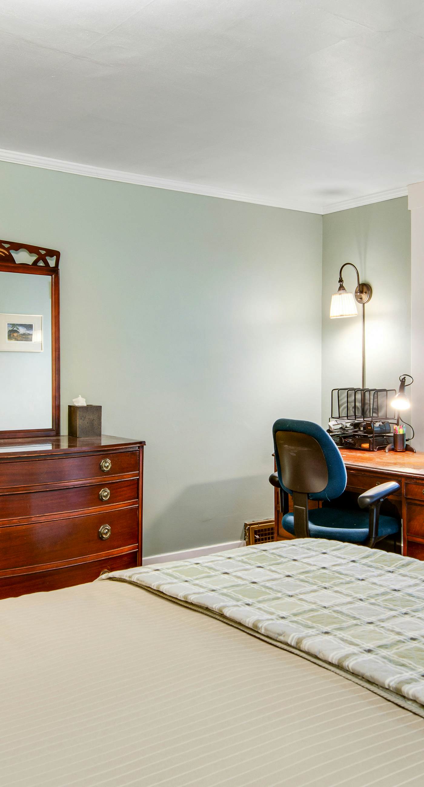 Peaceful Lakeside Retreat