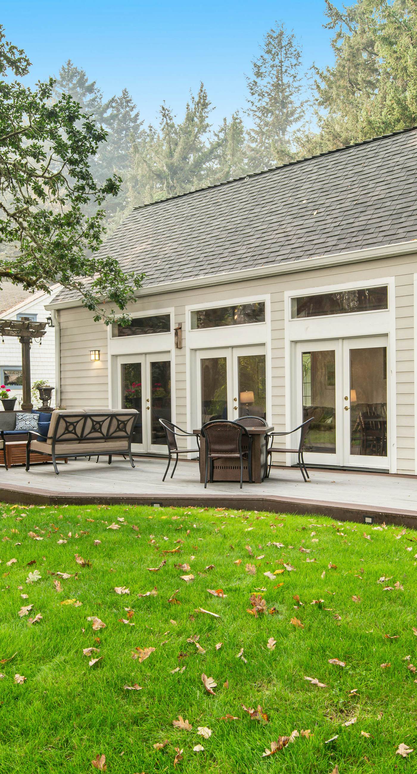 Peaceful Lakeside Retreat