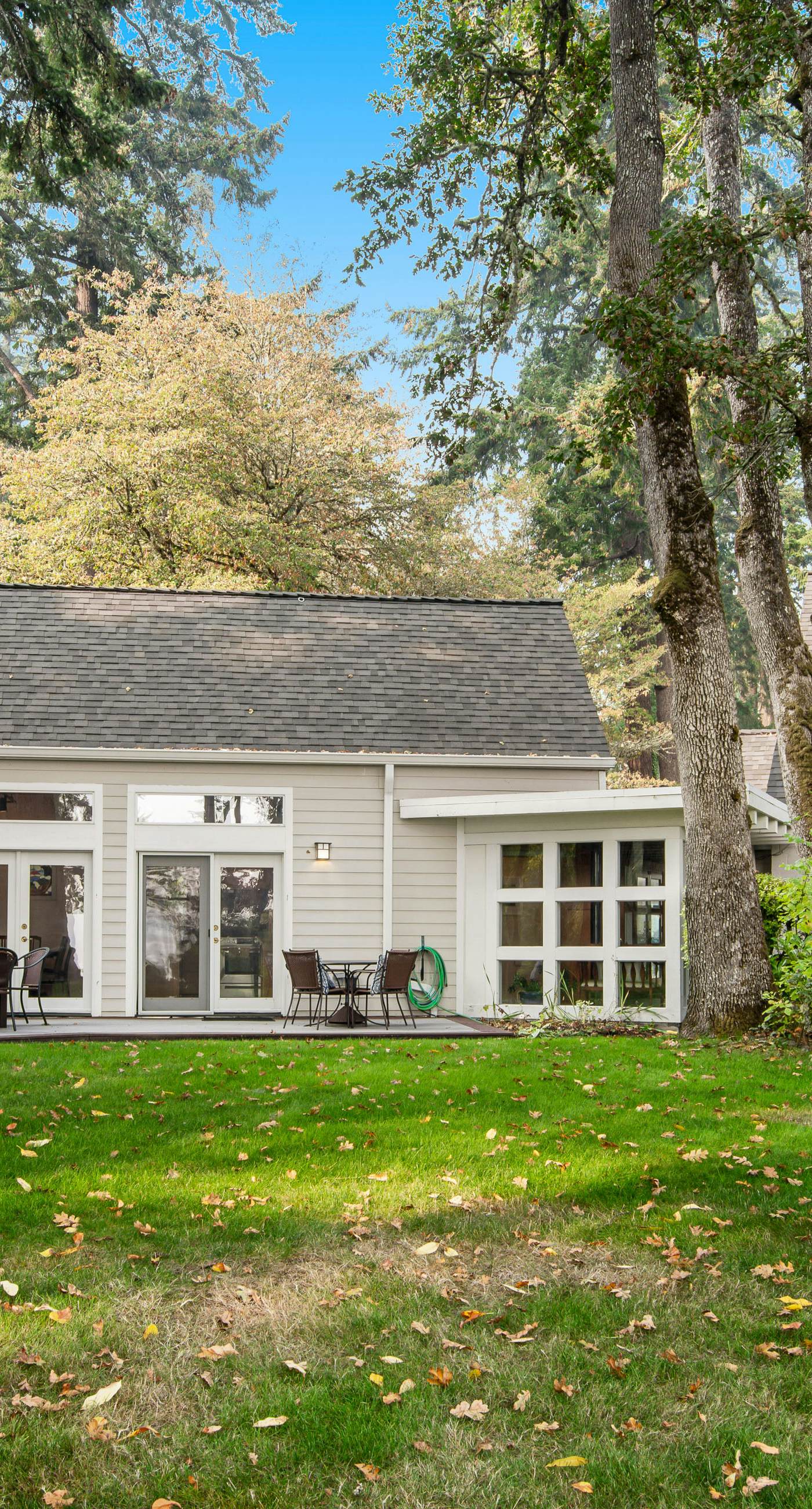 Peaceful Lakeside Retreat