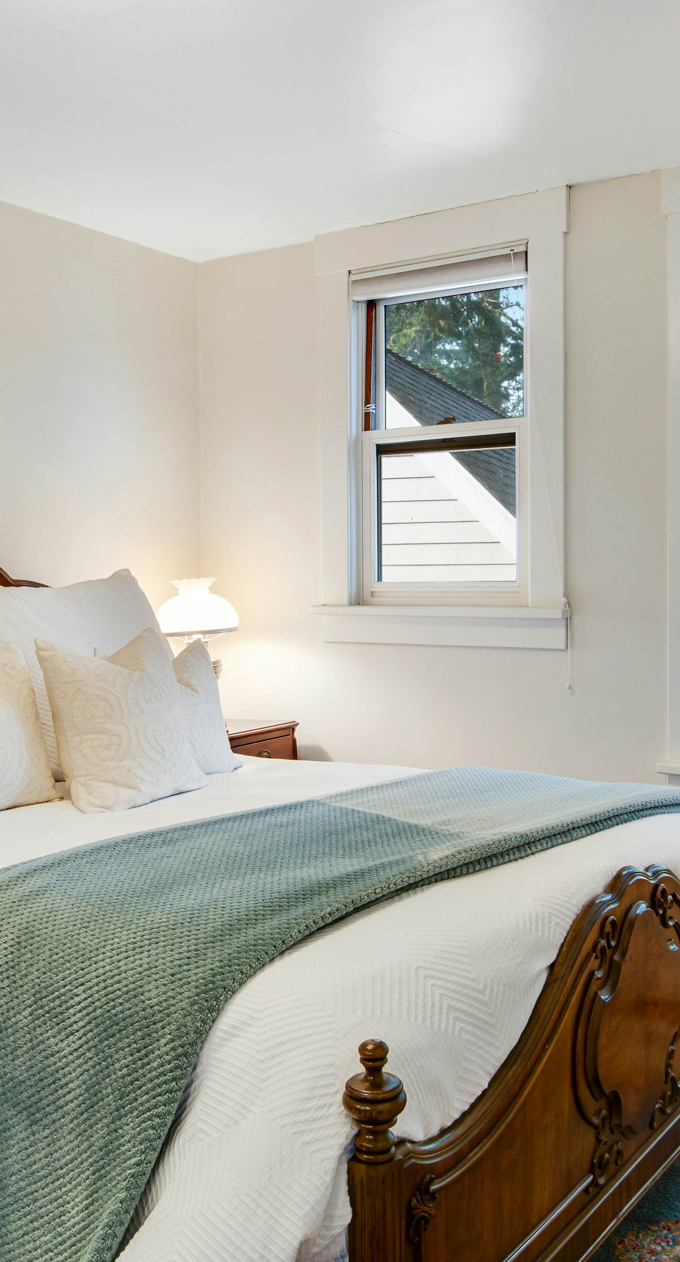 Peaceful Lakeside Retreat