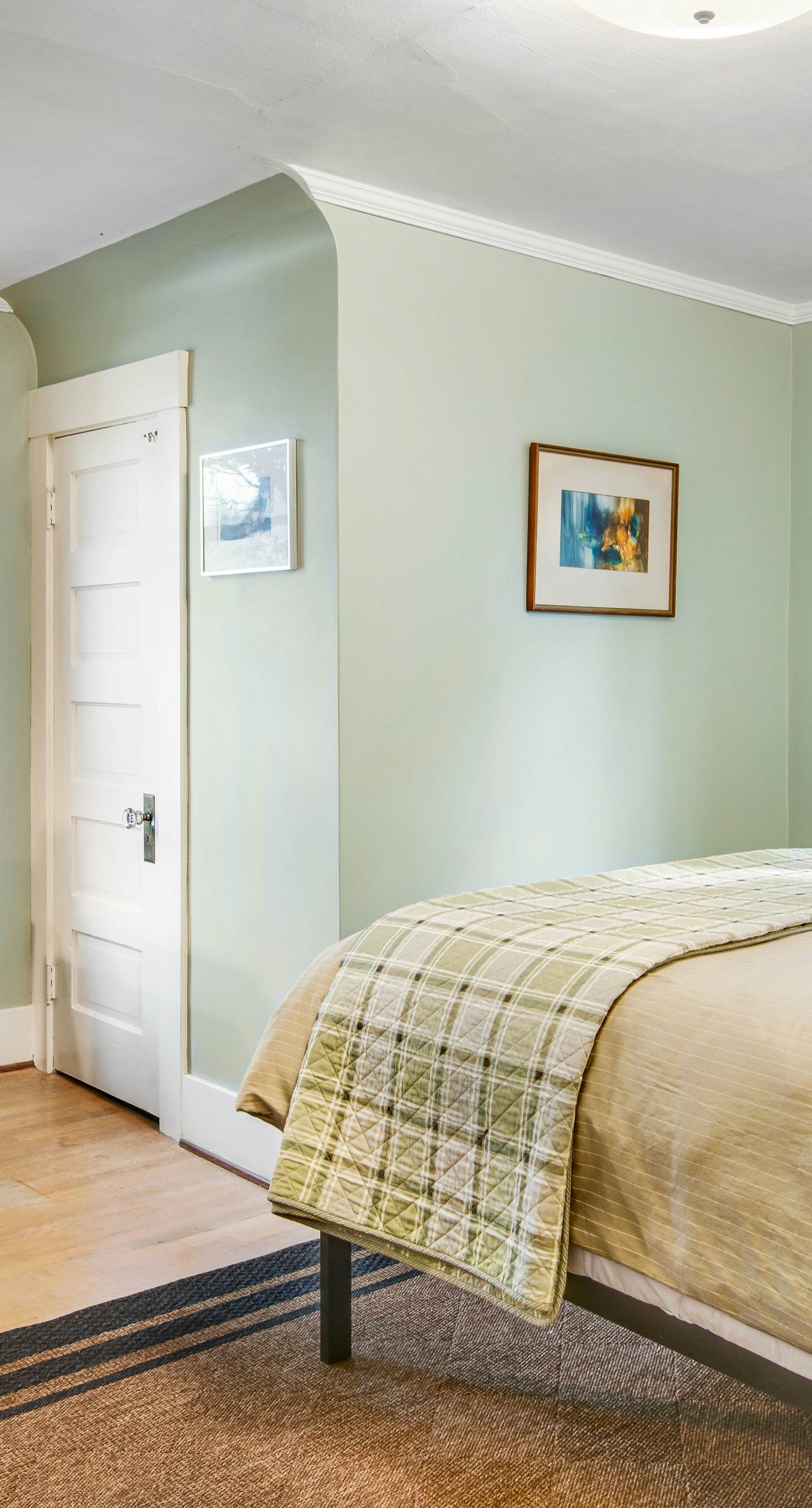 Peaceful Lakeside Retreat