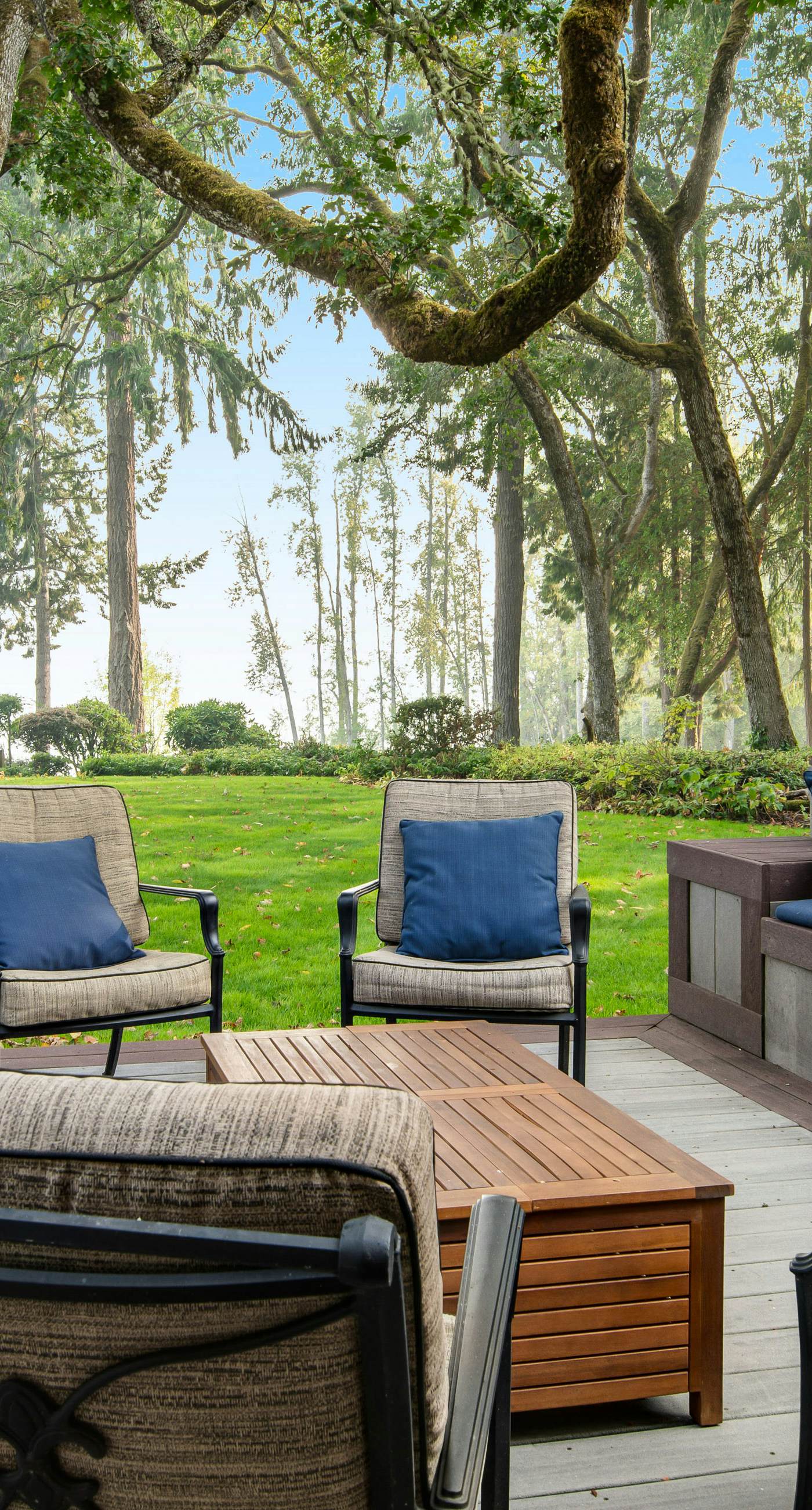 Peaceful Lakeside Retreat