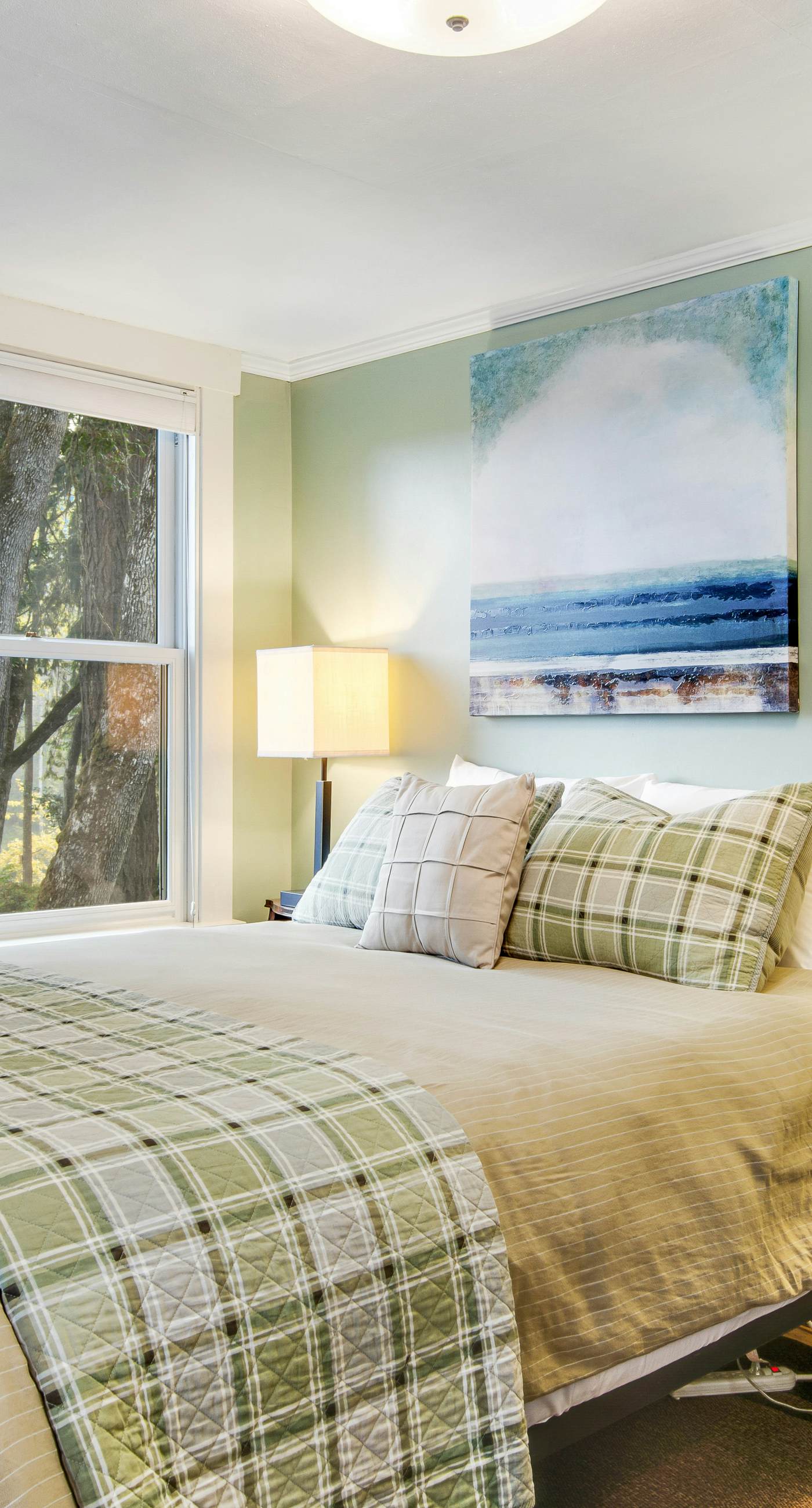 Peaceful Lakeside Retreat