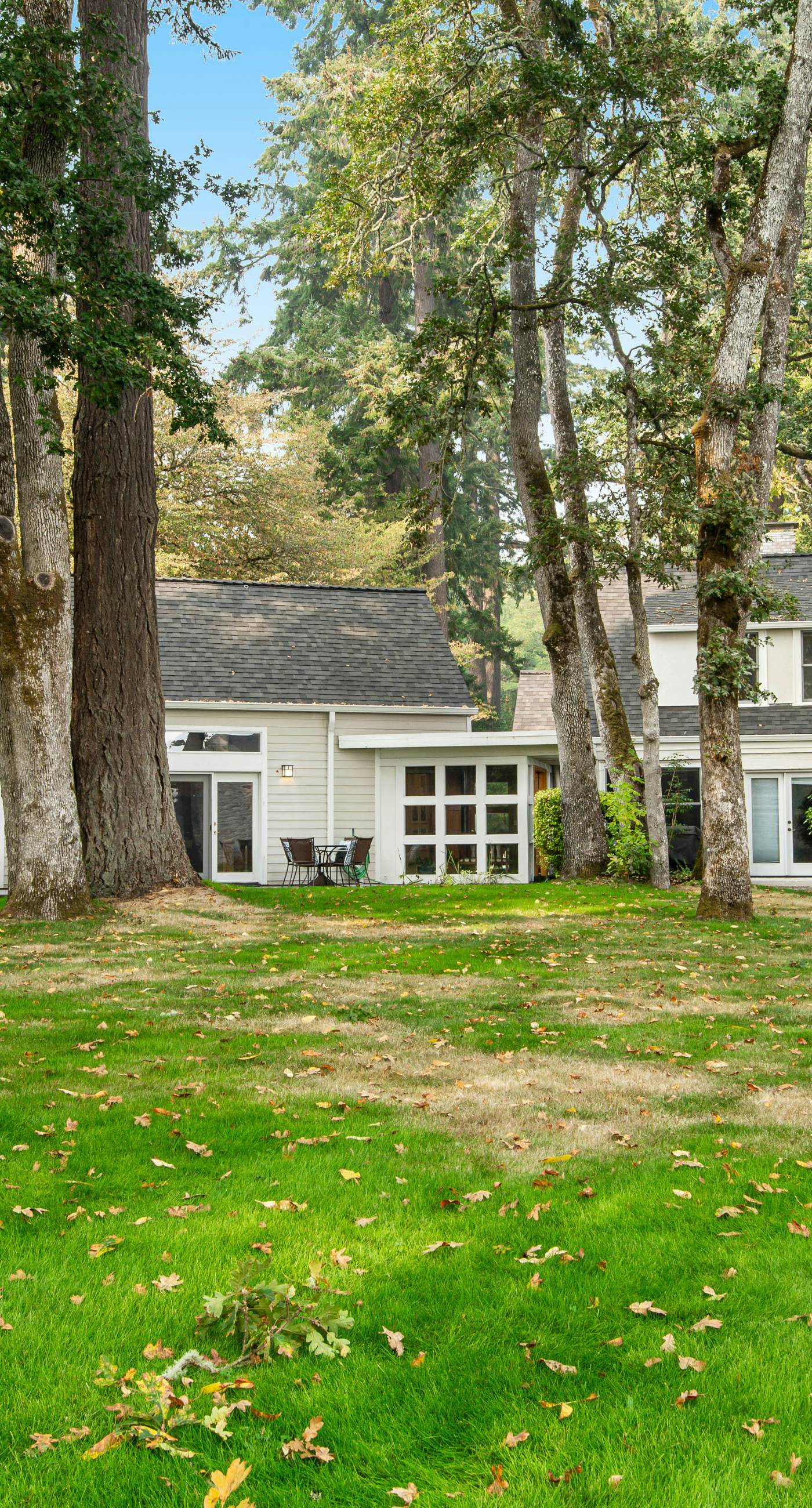 Peaceful Lakeside Retreat
