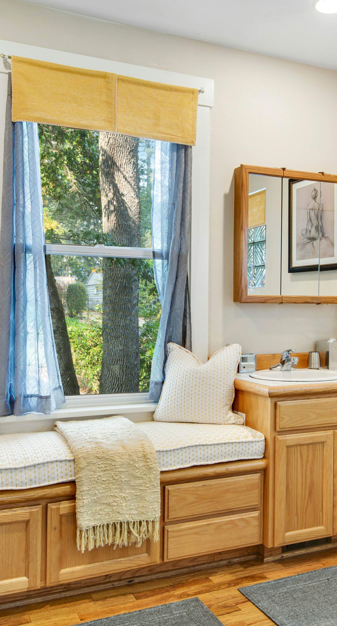 Peaceful Lakeside Retreat