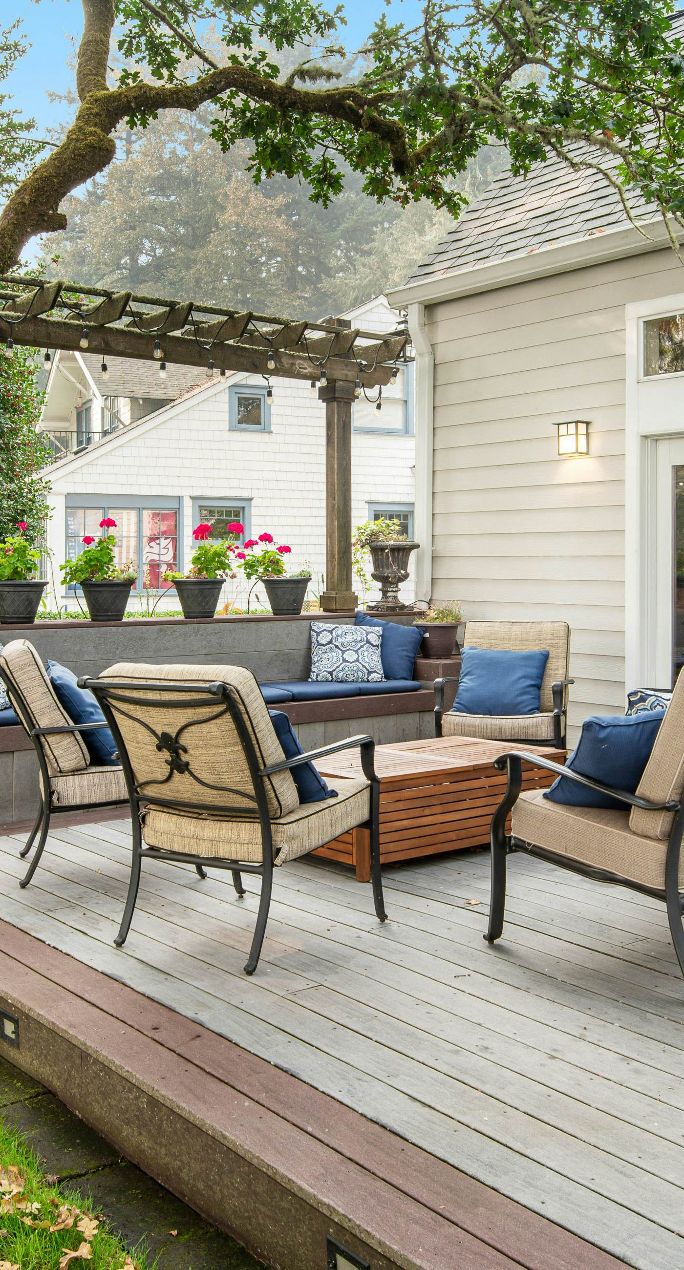 Peaceful Lakeside Retreat