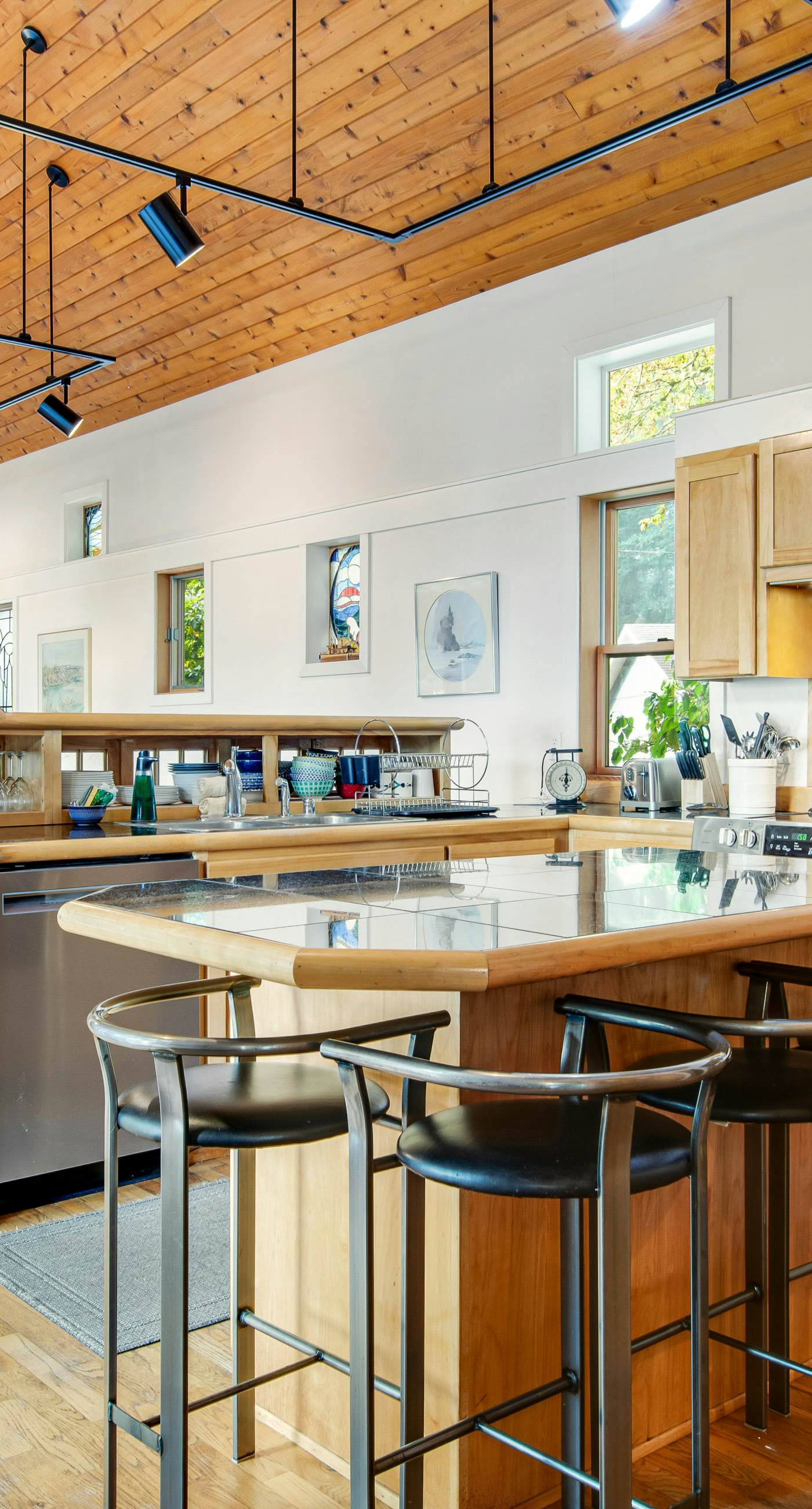 Peaceful Lakeside Retreat