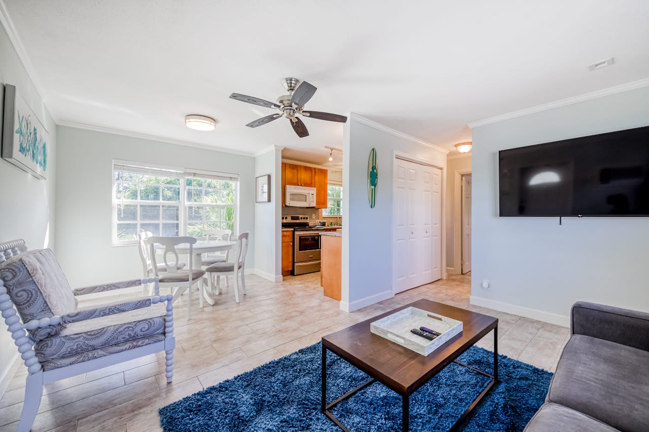 Duval 1 BD Wilton Manors, FL Vacation Rental Vacasa