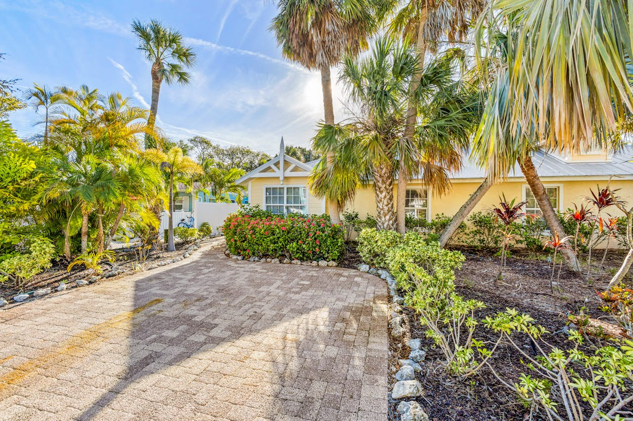 ariel-s-by-the-sea-3-bd-holmes-beach-fl-vacation-rental-vacasa