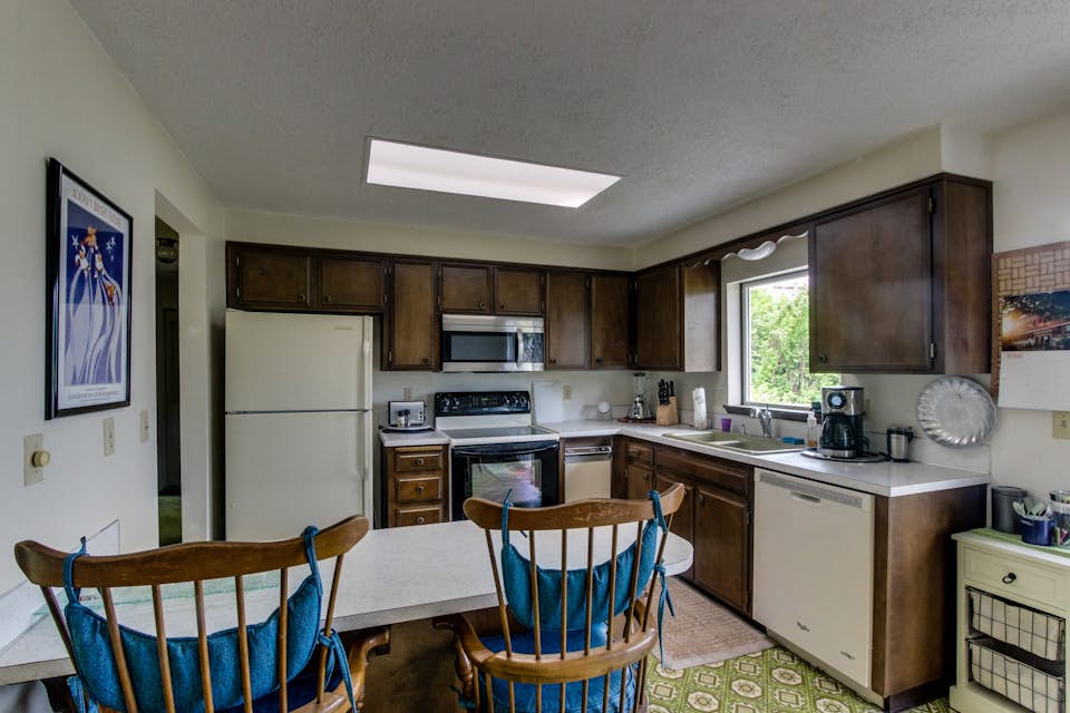 Cascade River Watch 3 BD Vacation Rental in Cascade Locks, OR Vacasa